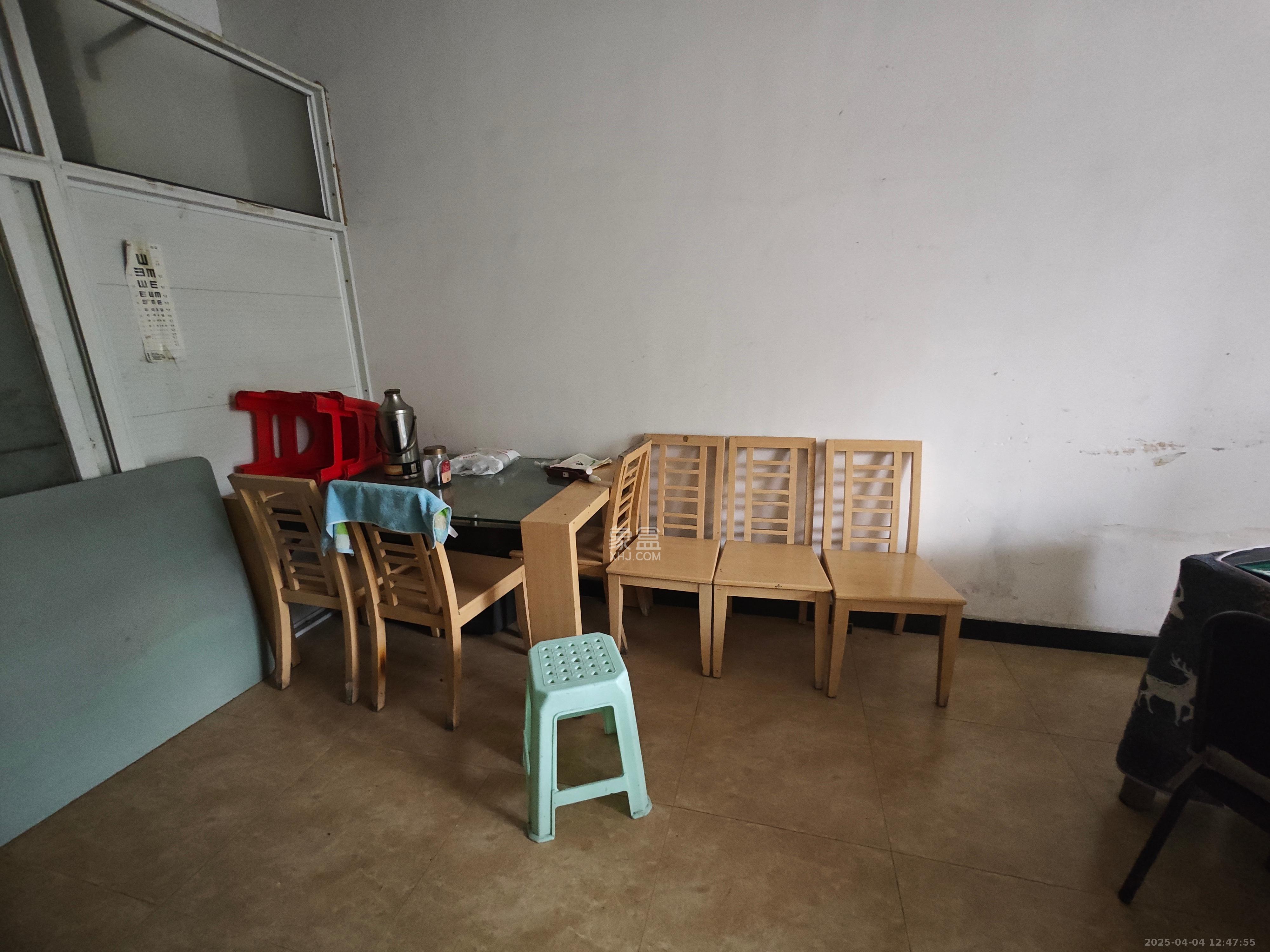 高信向日葵  1室2厅1卫    900.0元/月 高信向日葵  1室2厅1卫    900.0元/月室内图