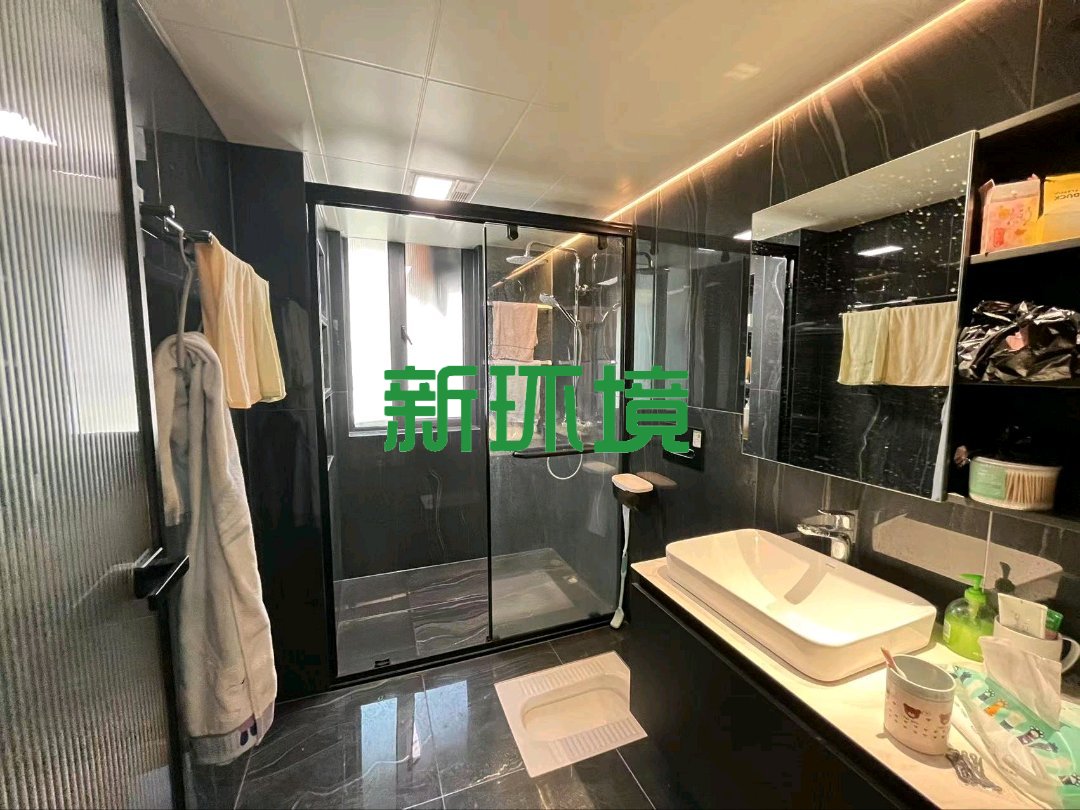 东岳新外滩  4室2厅2卫   138.00万客厅