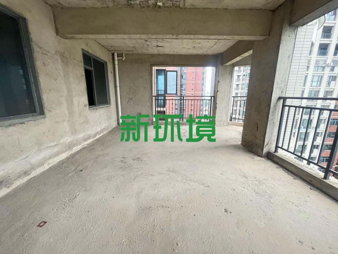 东方明珠  5室2厅2卫   71.00万客厅