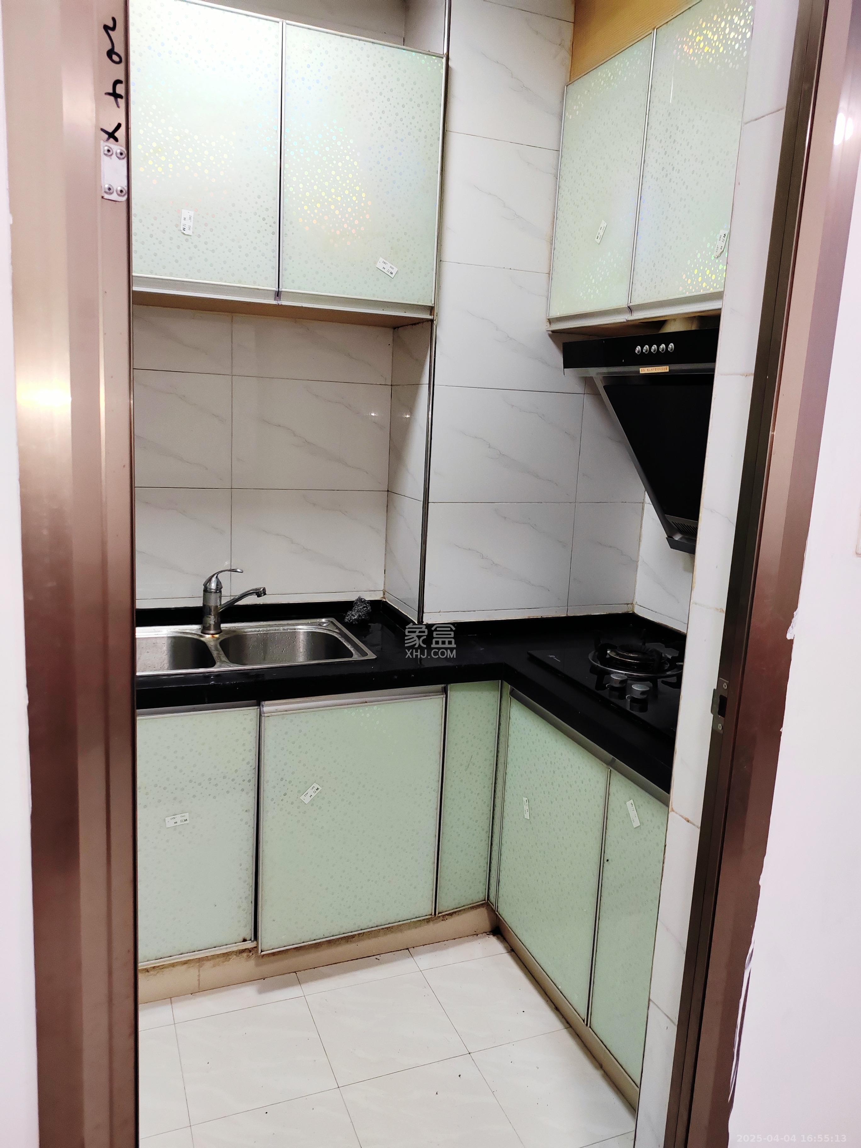 骑龙安置小区  1室1厅1卫   1300.00元/月室内图