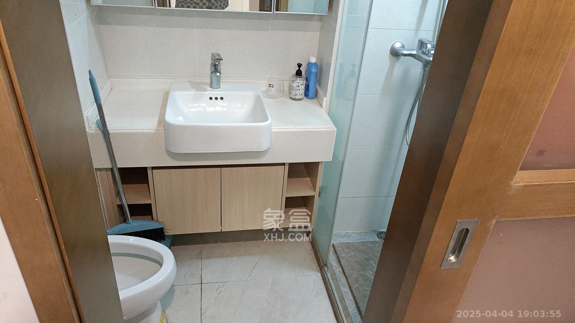 中海梅溪湖壹号  1室1厅1卫    1900.0元/月 中海梅溪湖壹号  1室1厅1卫    1900.0元/月室内图