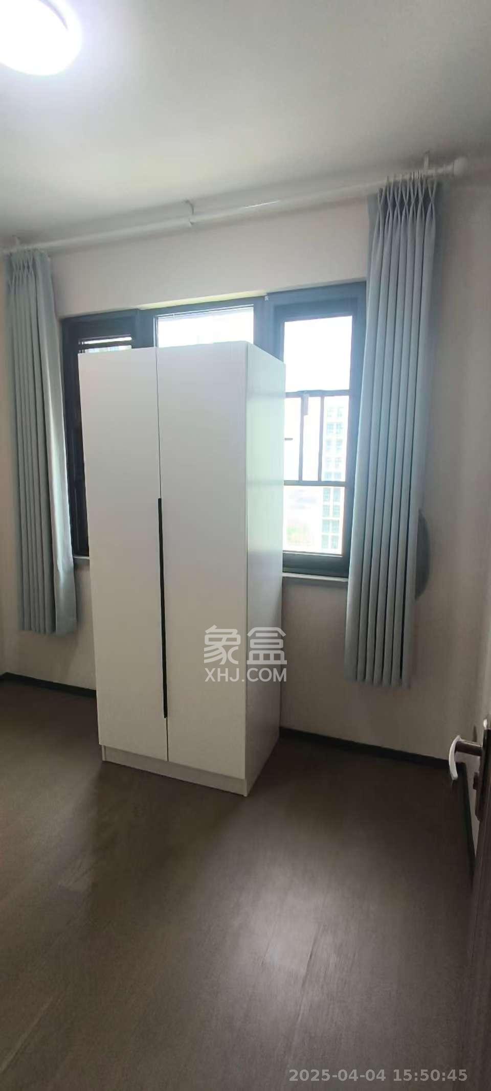 中海阅麓山二期  4室2厅2卫   3800.00元/月室内图