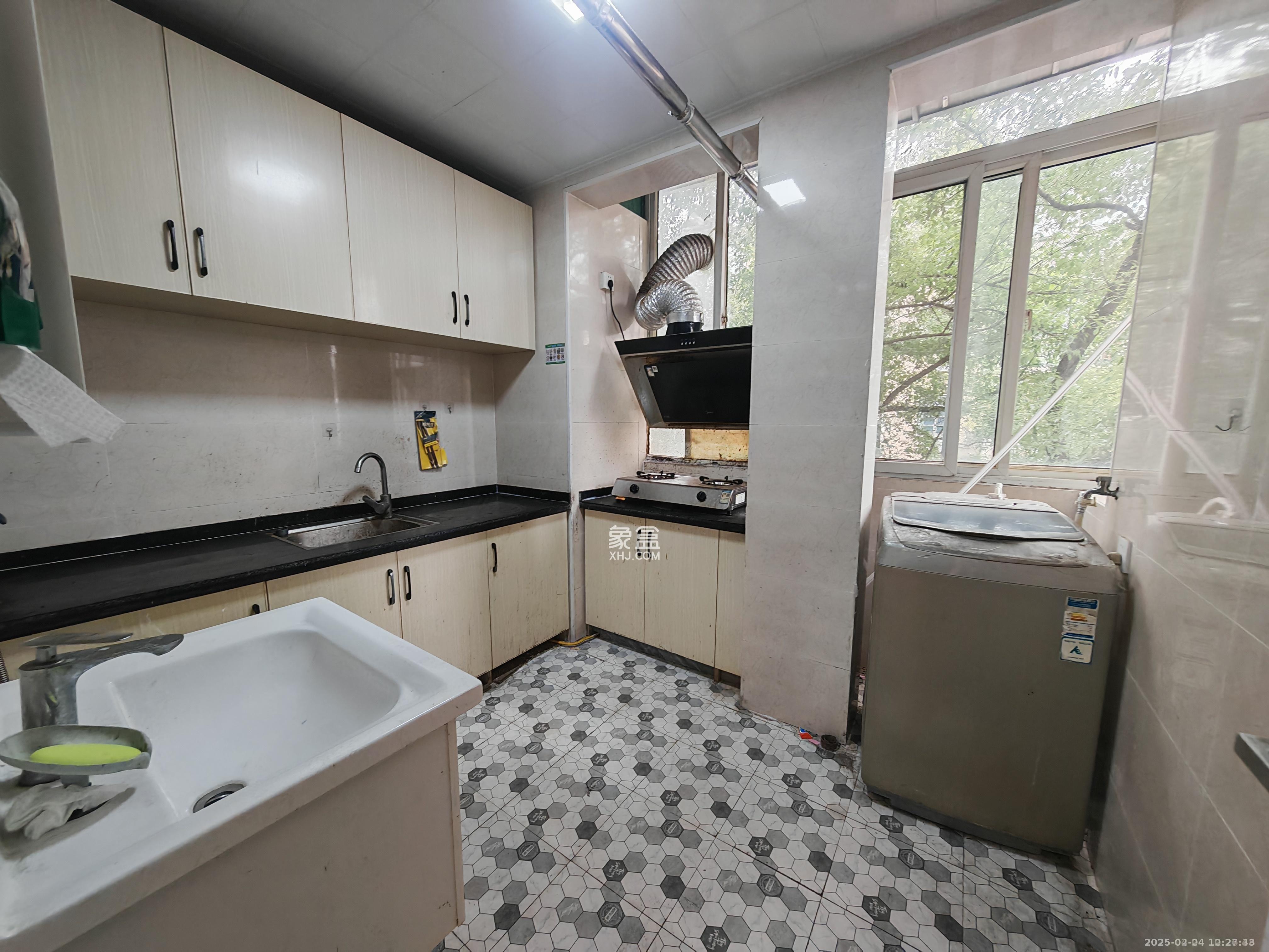 湘钢新二村 2室1厅1卫 15.0万 湘钢新二村 2室1厅1卫 15.0万厨房