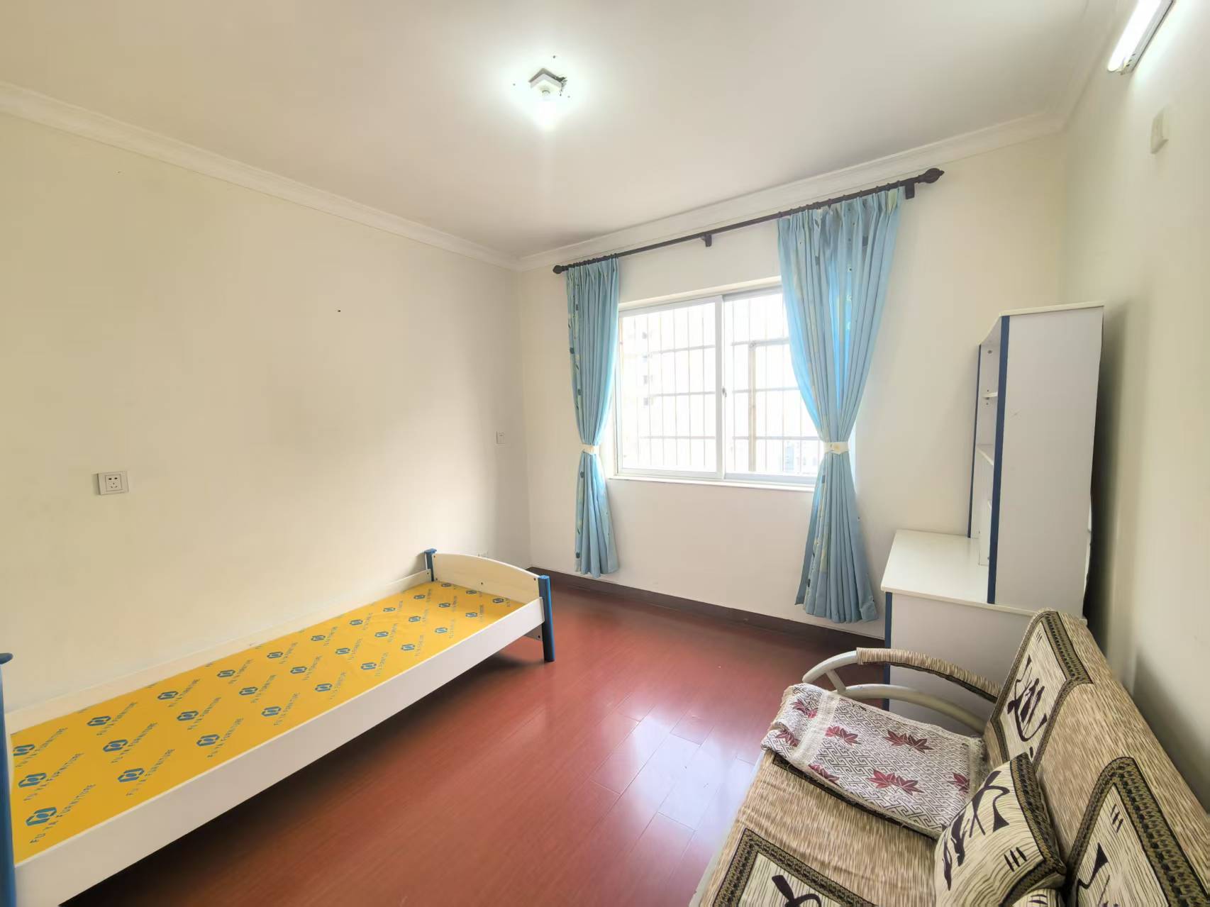 水岸阳光B小区  4室2厅2卫    2600.0元/月 水岸阳光B小区  4室2厅2卫    2600.0元/月室内图