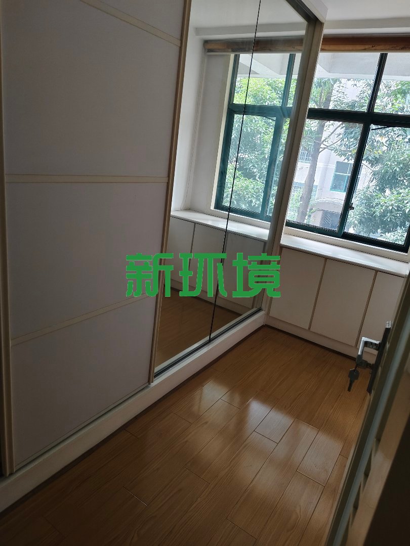 鼎泰逸景园  1室0厅0卫   135.00万客厅