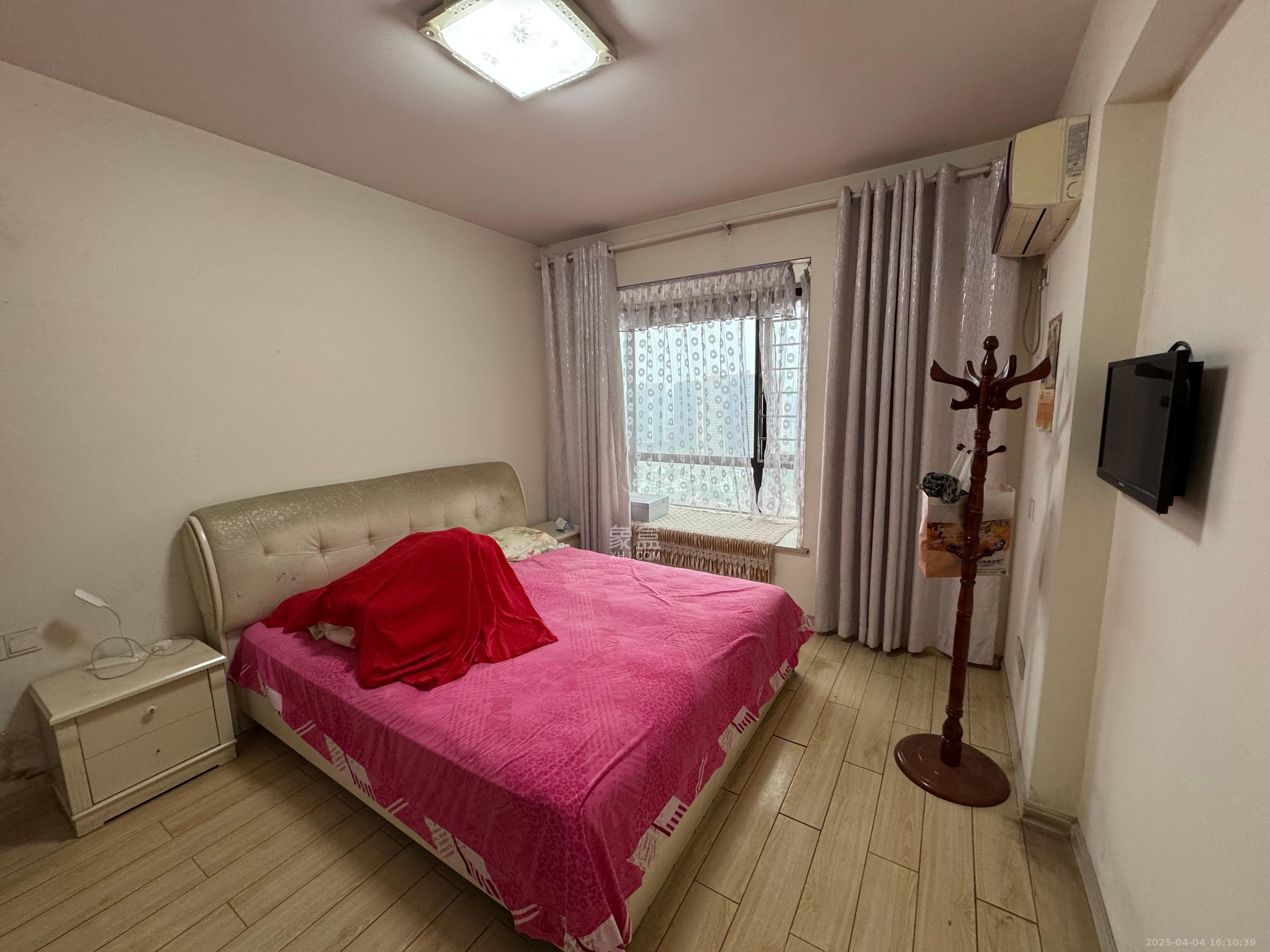 上东辛顿公寓 3室2厅1卫 3000.0元/月 上东辛顿公寓 3室2厅1卫 3000.0元/月室内图