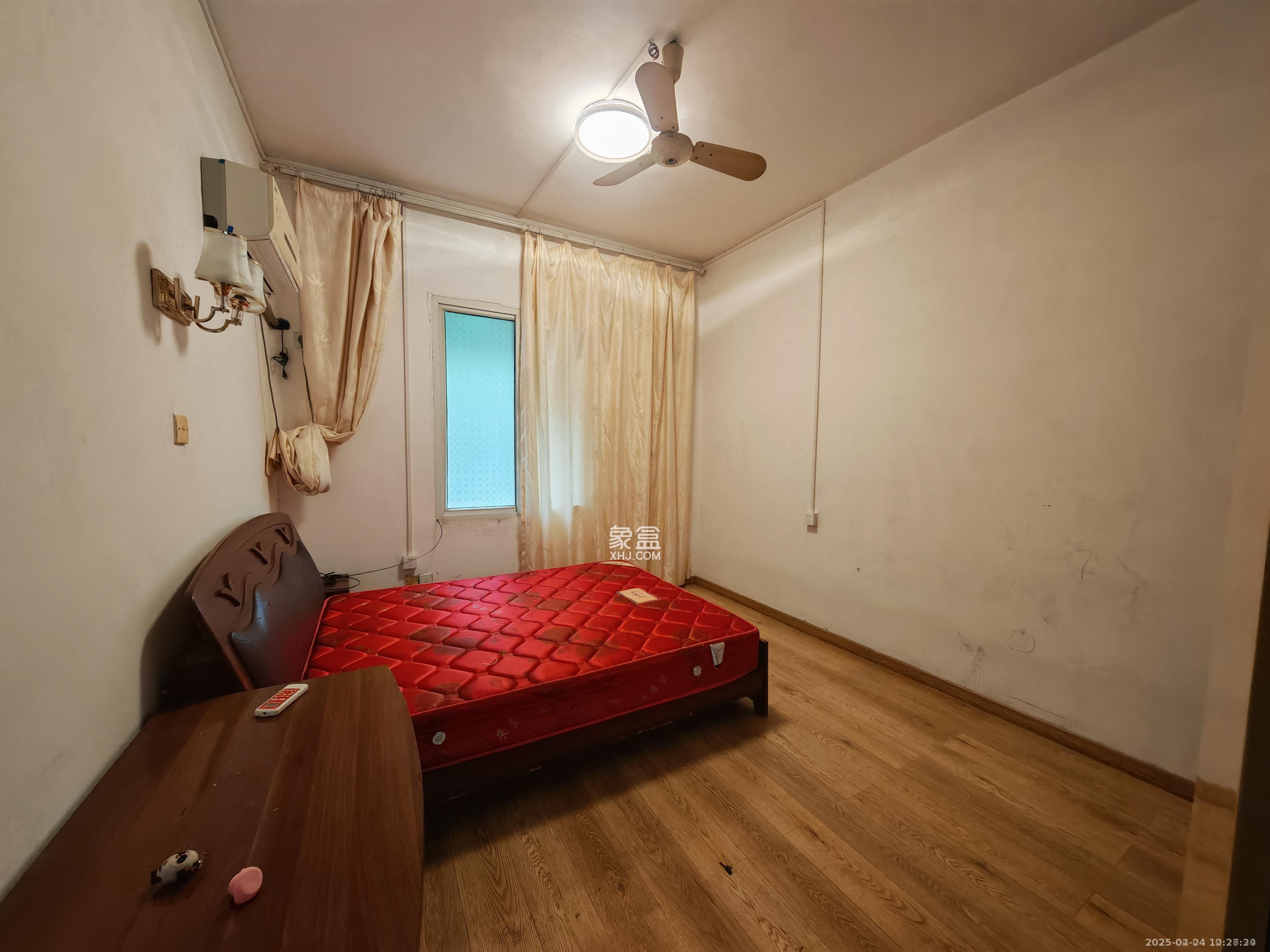 湘钢新二村 2室1厅1卫 15.0万 湘钢新二村 2室1厅1卫 15.0万卧室