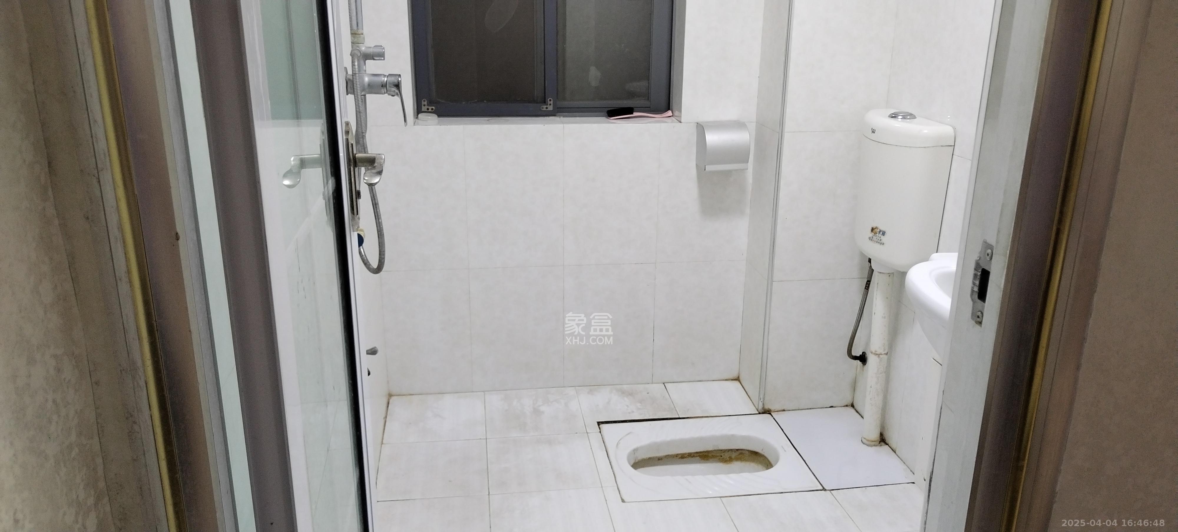 上海城小区 1室1厅1卫 1300.0元/月 上海城小区 1室1厅1卫 1300.0元/月室内图