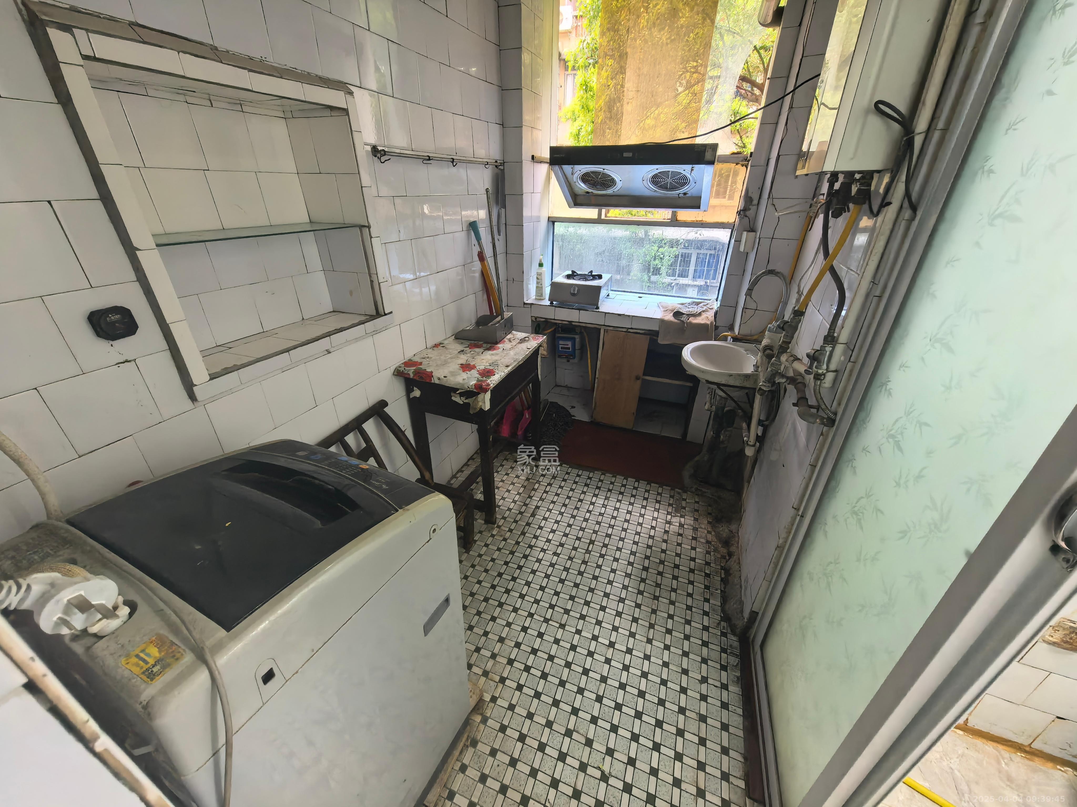 军属新村 1室1厅1卫 1000.0元/月 军属新村 1室1厅1卫 1000.0元/月室内图