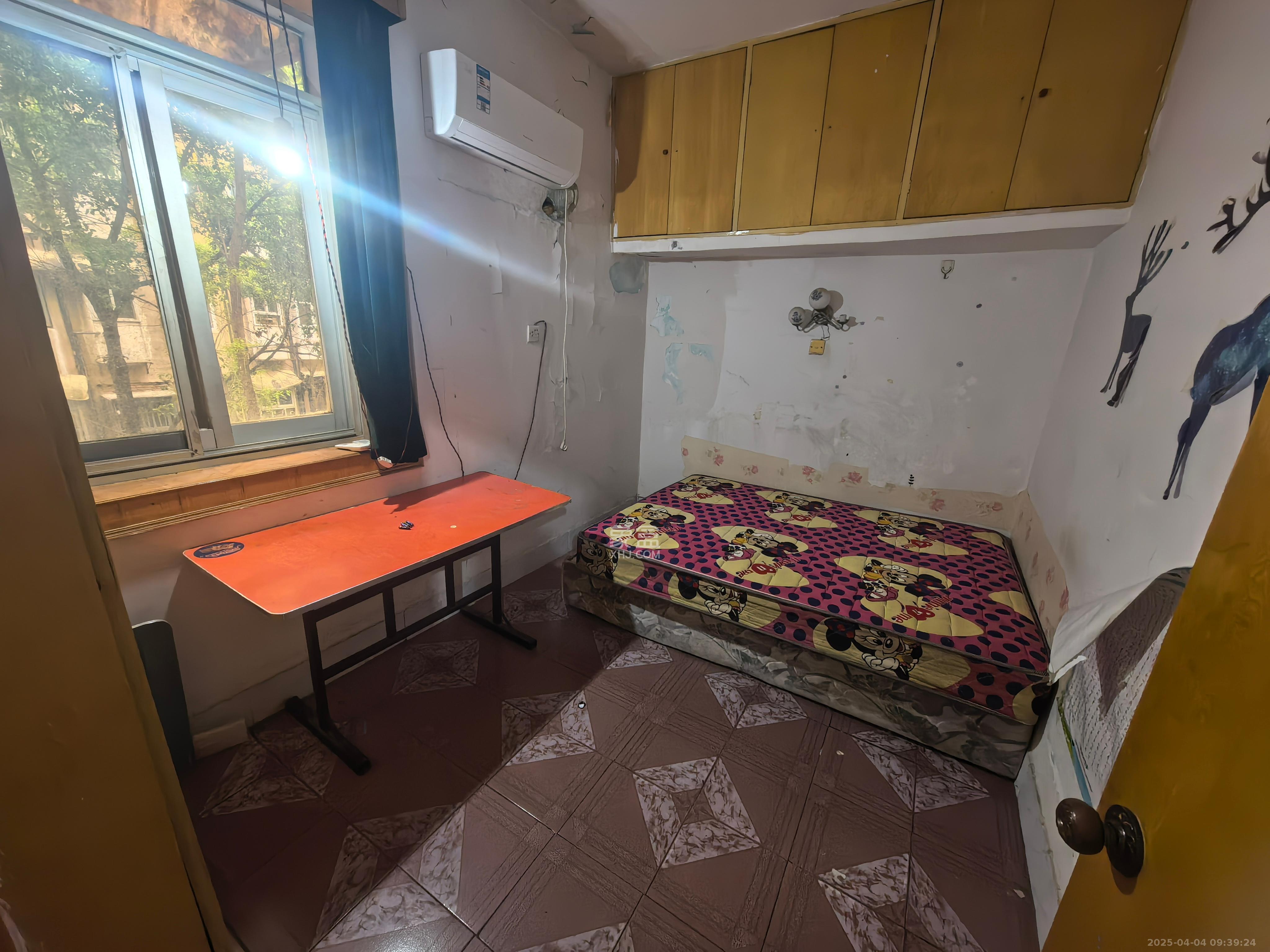 军属新村 1室1厅1卫 1000.0元/月 军属新村 1室1厅1卫 1000.0元/月室内图