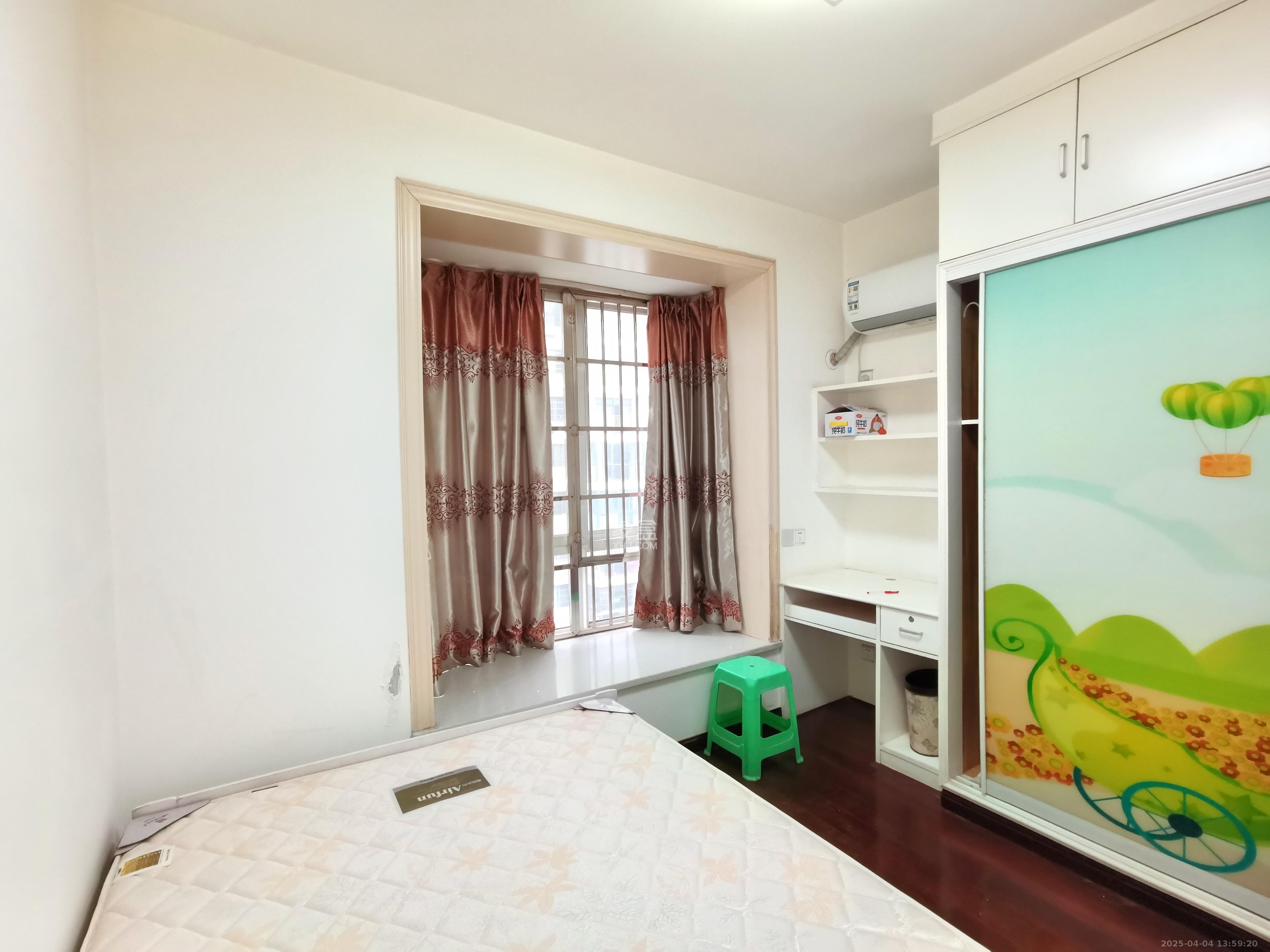 山语城一期  3室2厅2卫   2300.00元/月室内图