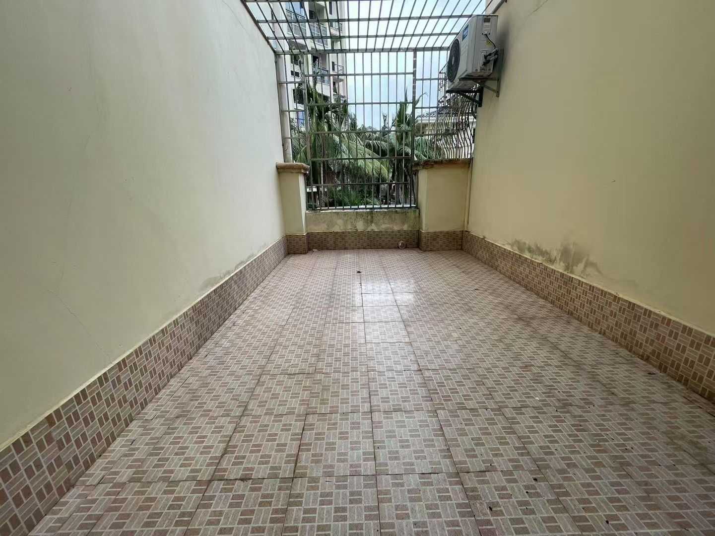 翡翠水城联排别墅  5室2厅3卫    390.0万 翡翠水城联排别墅  5室2厅3卫    390.0万室内图