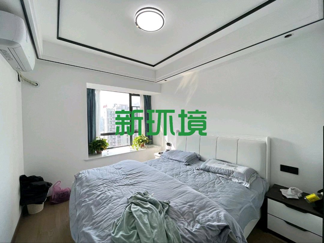 东岳新外滩  4室2厅2卫   138.00万客厅