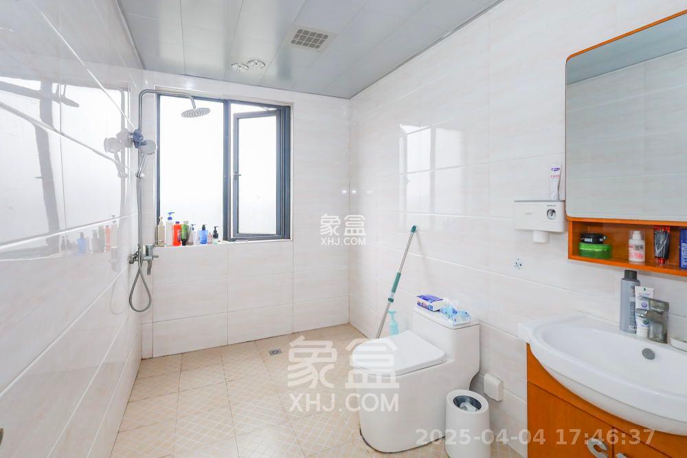 钰龙天下一期  4室2厅1卫   3200.00元/月室内图