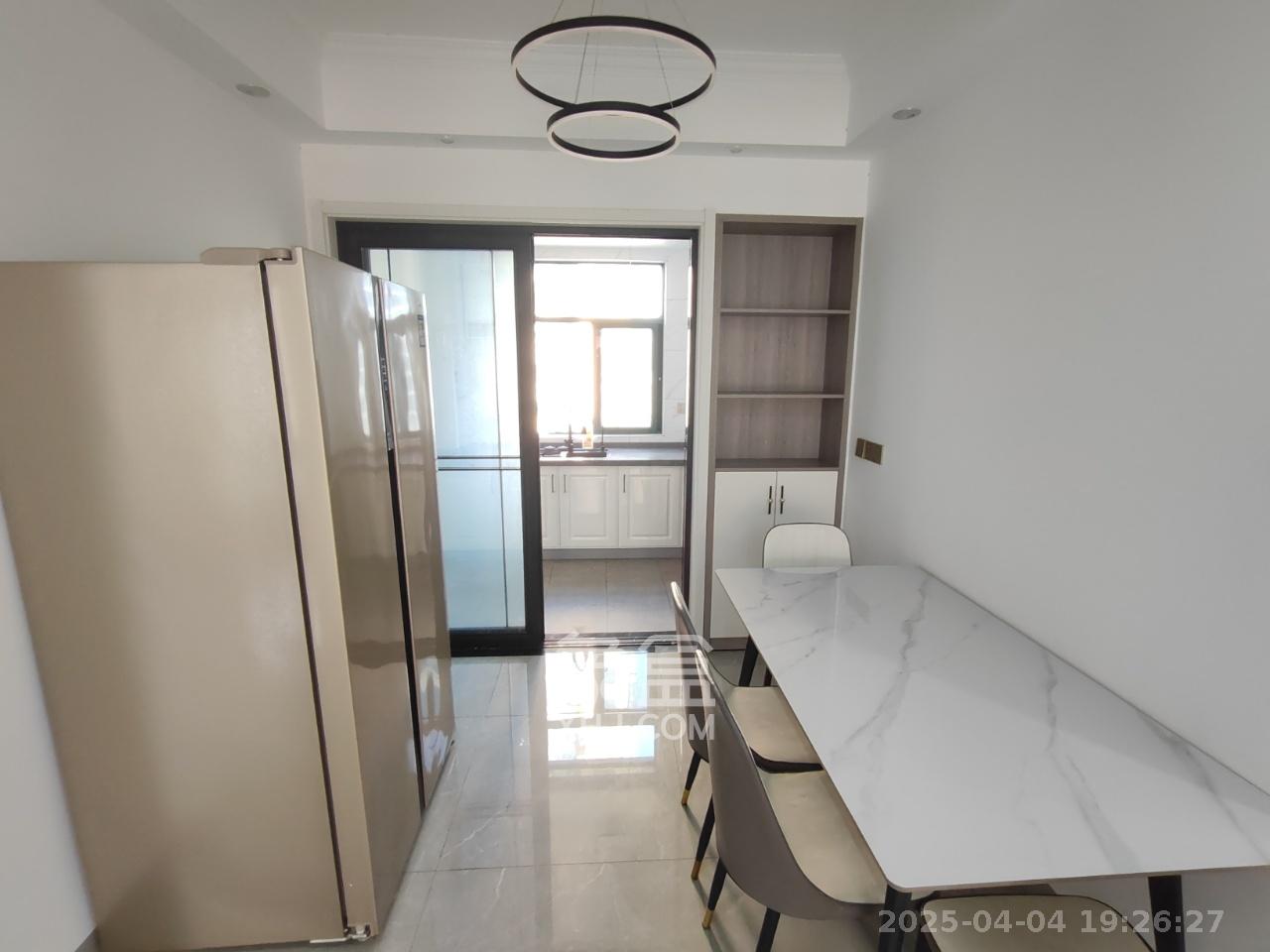 洋湖时代 3室2厅1卫 2350.0元/月 洋湖时代 3室2厅1卫 2350.0元/月室内图