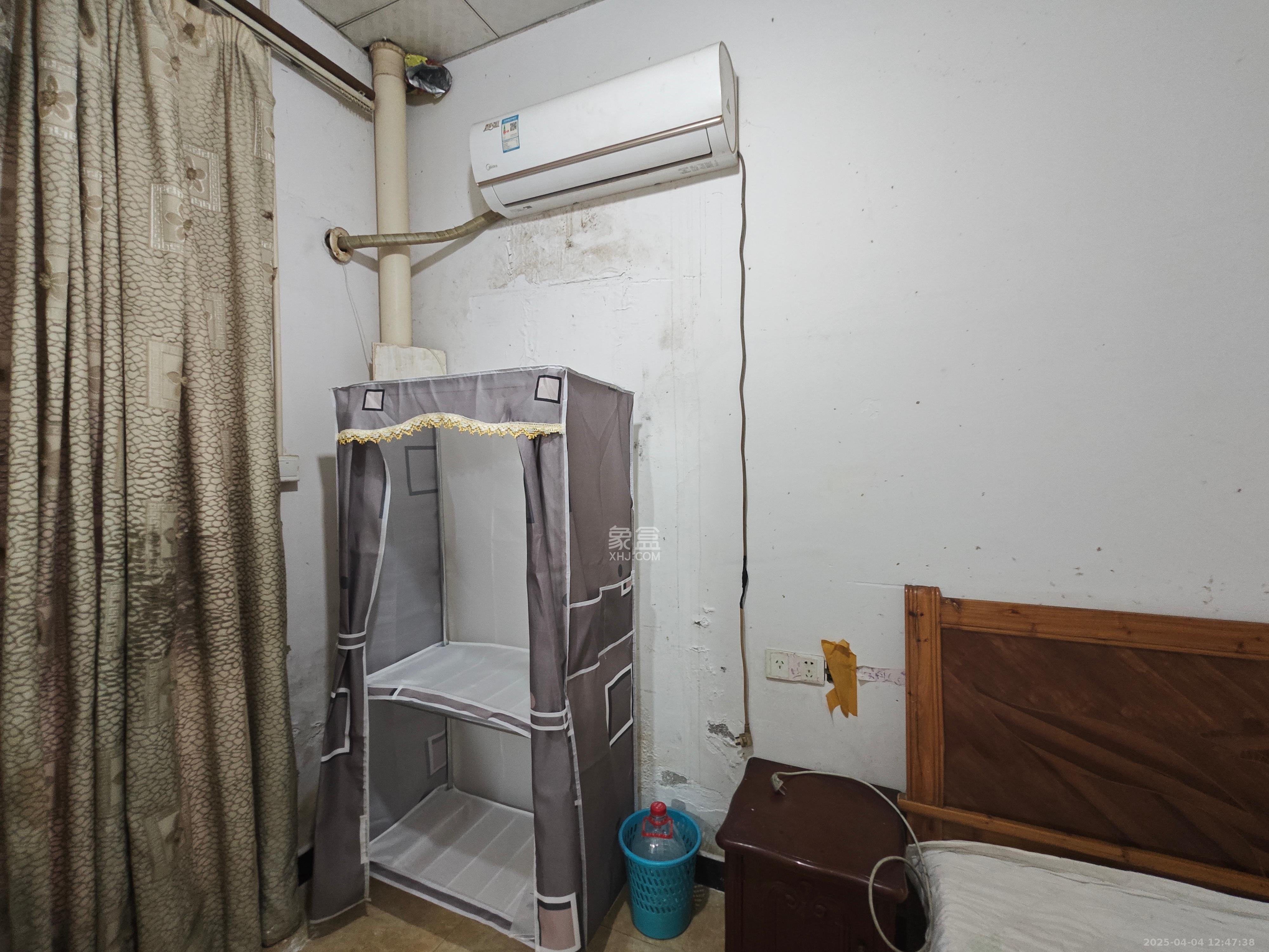 高信向日葵  1室2厅1卫    900.0元/月 高信向日葵  1室2厅1卫    900.0元/月室内图