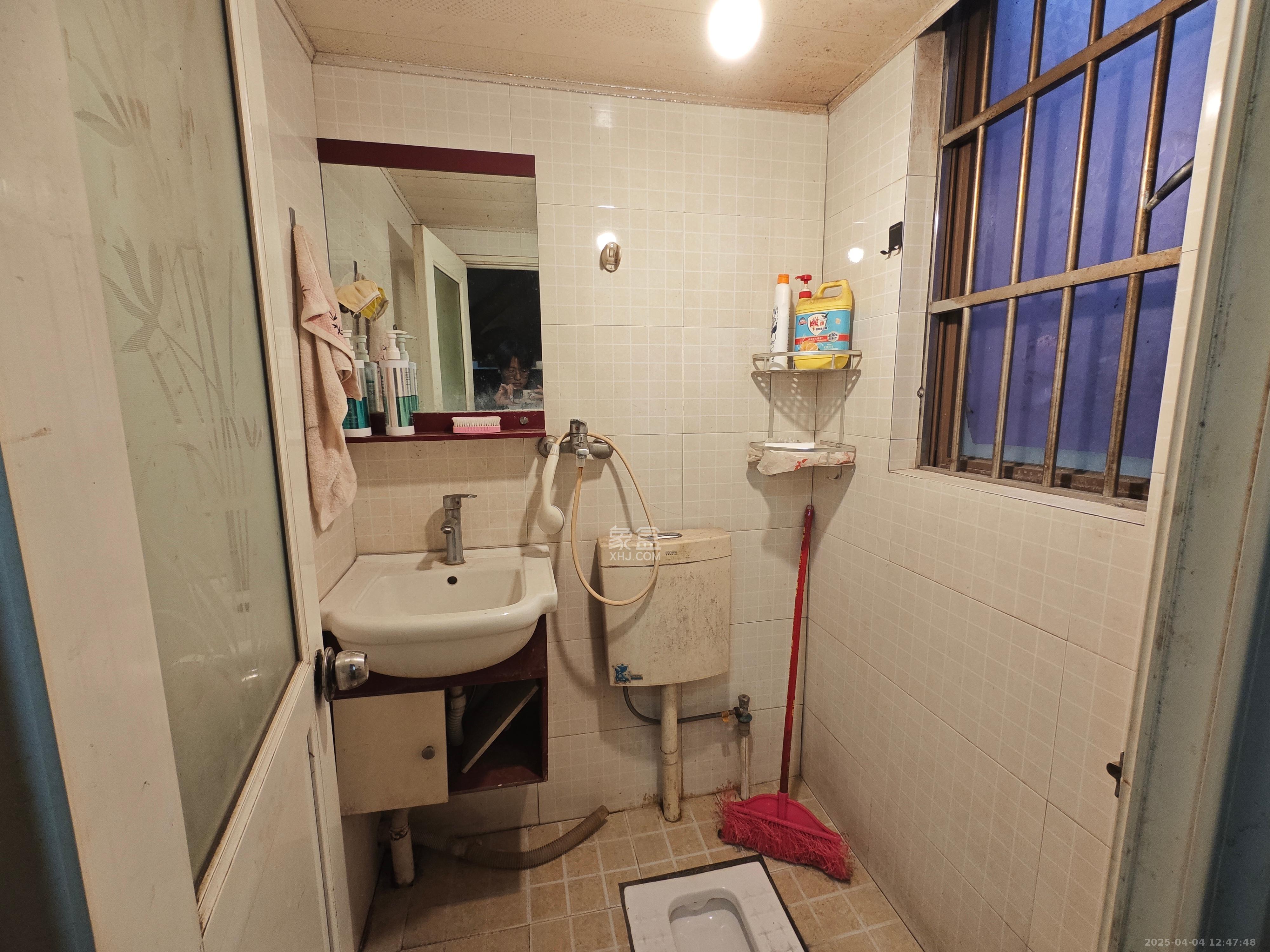 高信向日葵  1室2厅1卫    900.0元/月 高信向日葵  1室2厅1卫    900.0元/月室内图