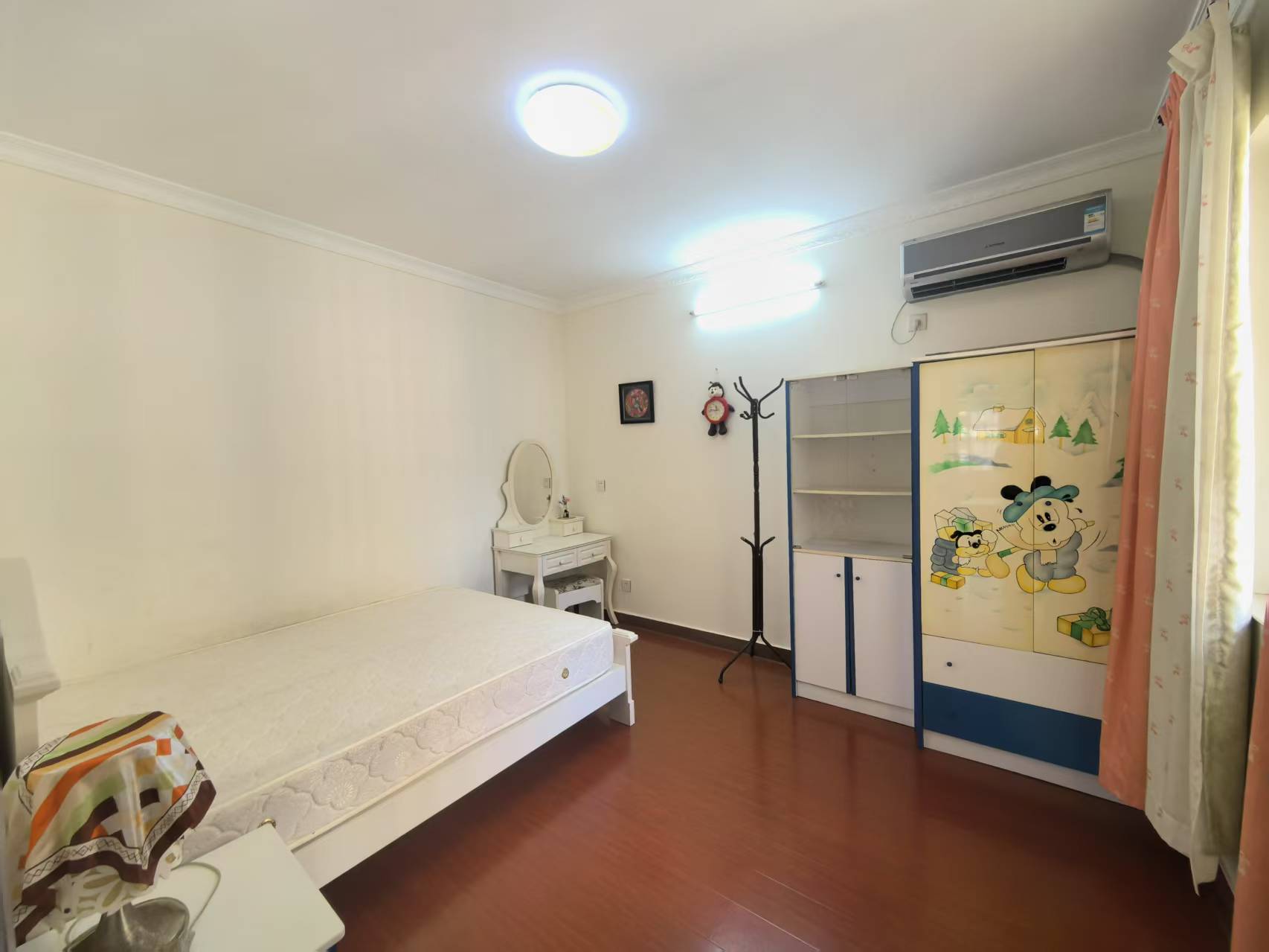 水岸阳光B小区  4室2厅2卫    2600.0元/月 水岸阳光B小区  4室2厅2卫    2600.0元/月室内图