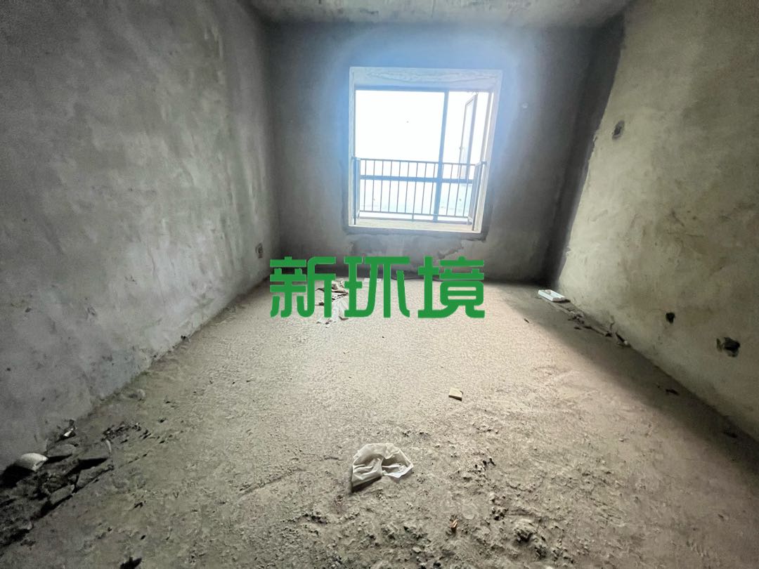 东方明珠  5室2厅2卫   71.00万客厅