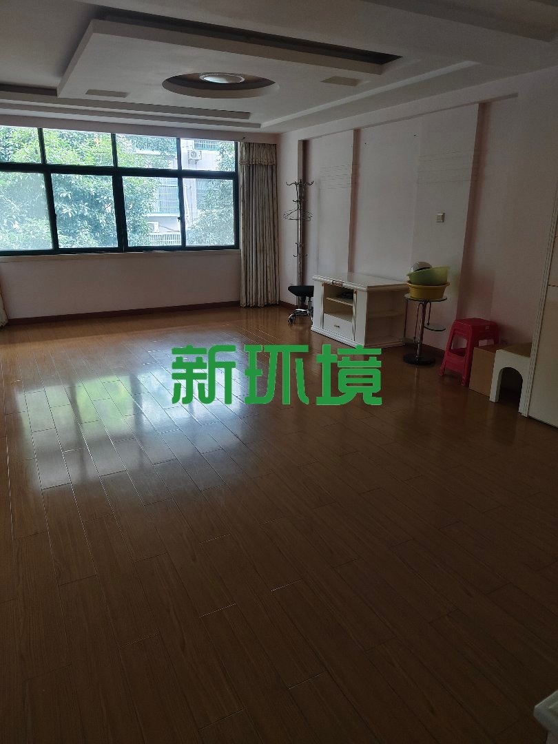 鼎泰逸景园  1室0厅0卫   135.00万客厅