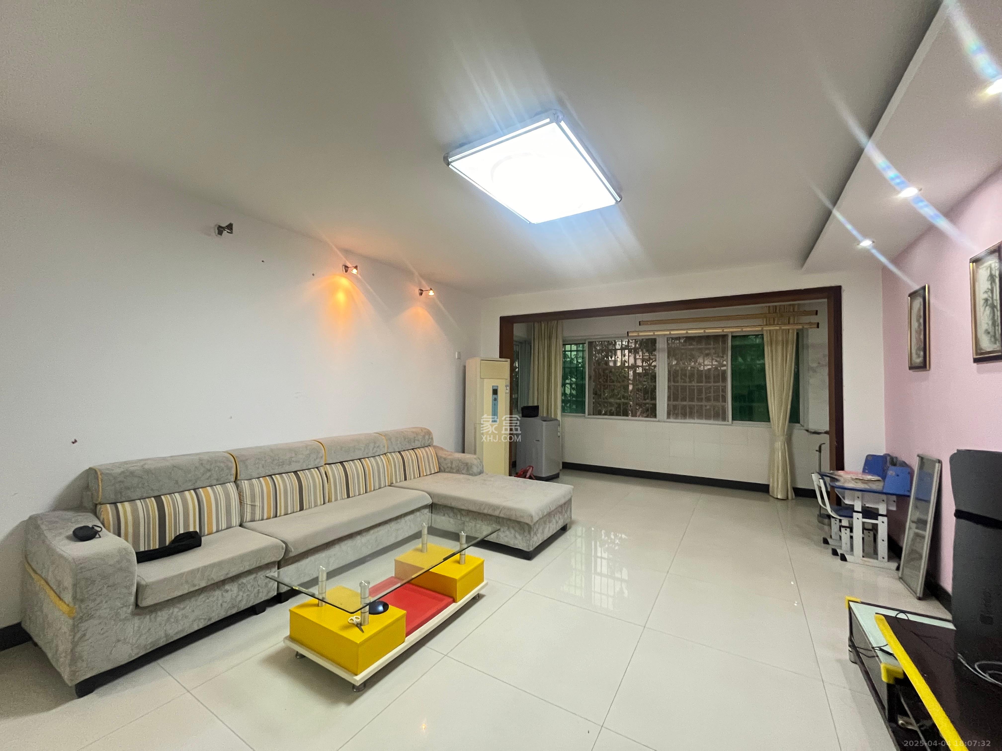 恩瑞麓山名园(龙王港小区) 3室2厅2卫 2500.0元/月 恩瑞麓山名园(龙王港小区) 3室2厅2卫 2500.0元/月室内图