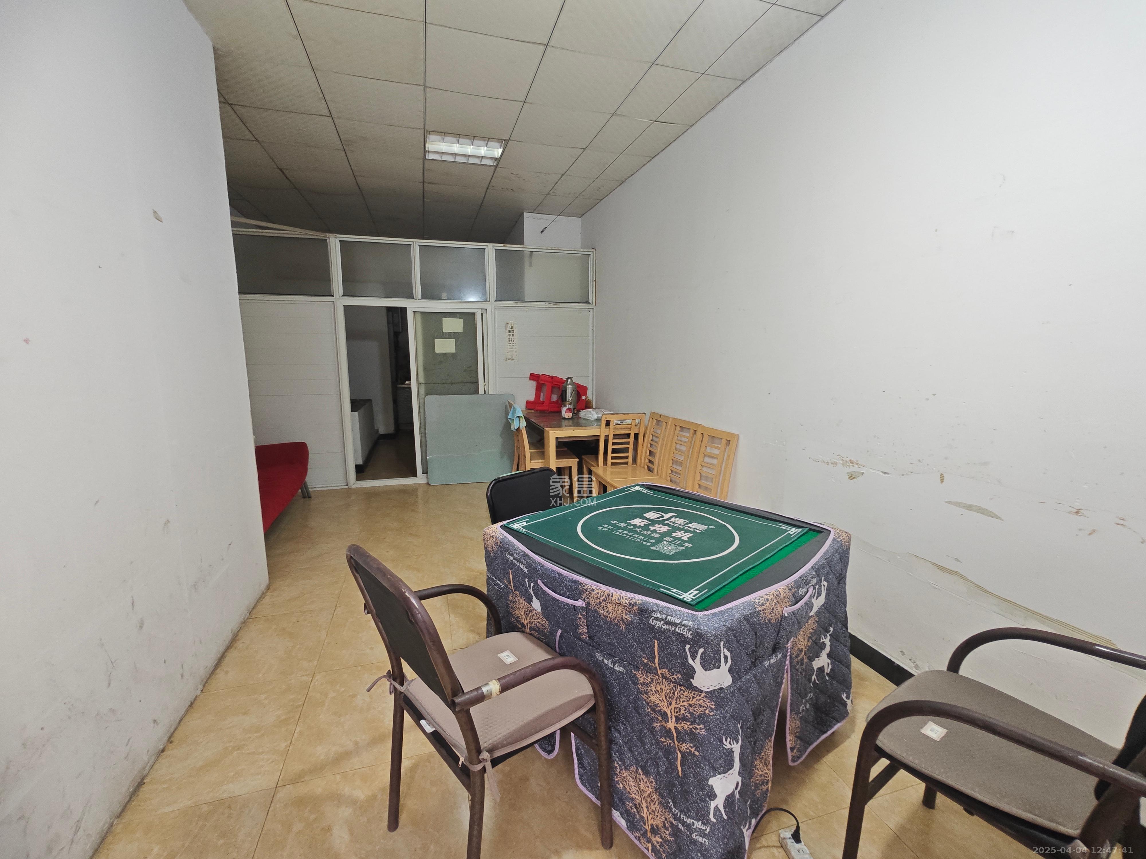 高信向日葵  1室2厅1卫    900.0元/月 高信向日葵  1室2厅1卫    900.0元/月室内图