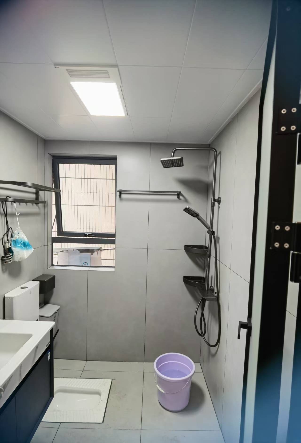 荣盛花语书院  4室2厅2卫   2600.00元/月室内图