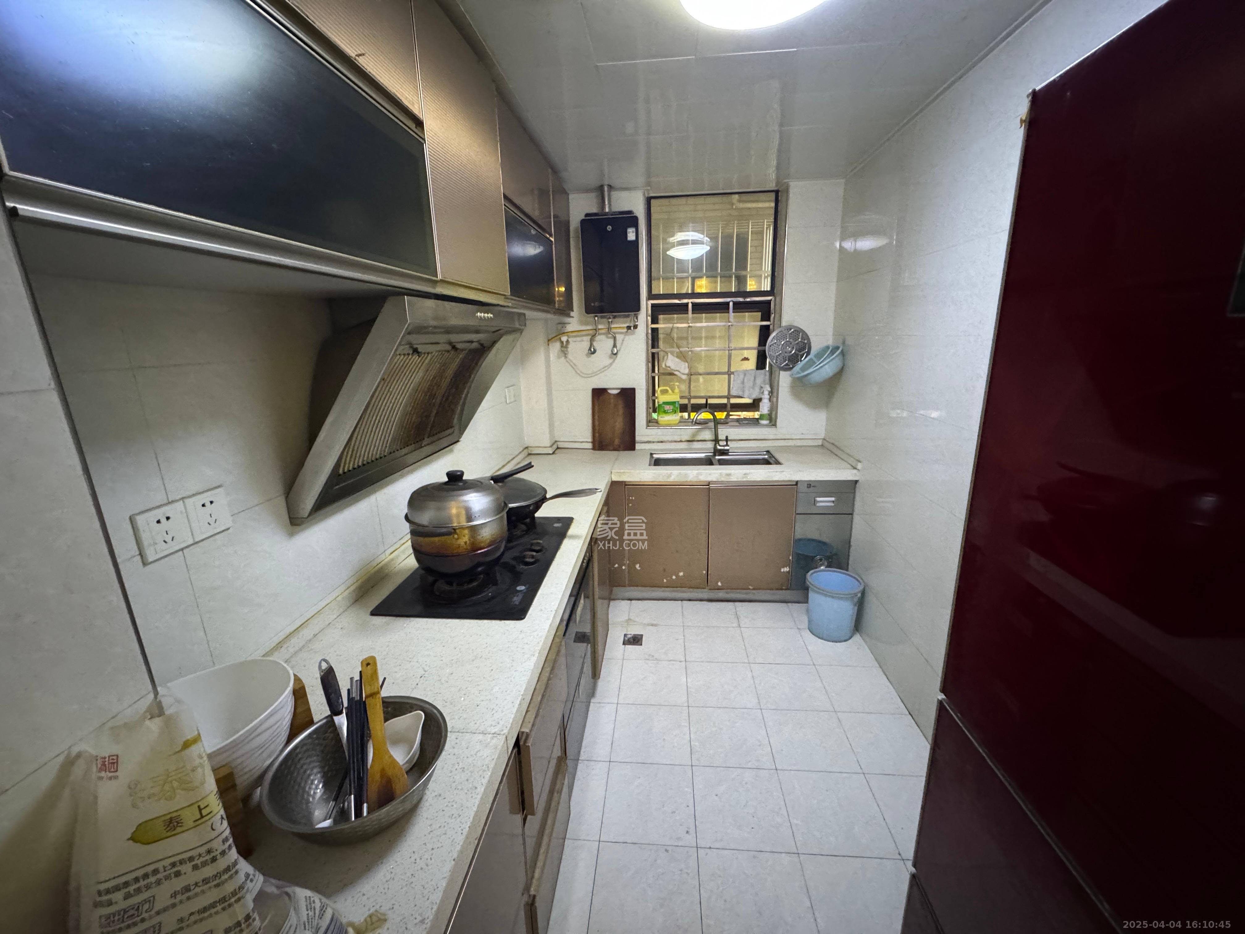 上东辛顿公寓 3室2厅1卫 3000.0元/月 上东辛顿公寓 3室2厅1卫 3000.0元/月室内图