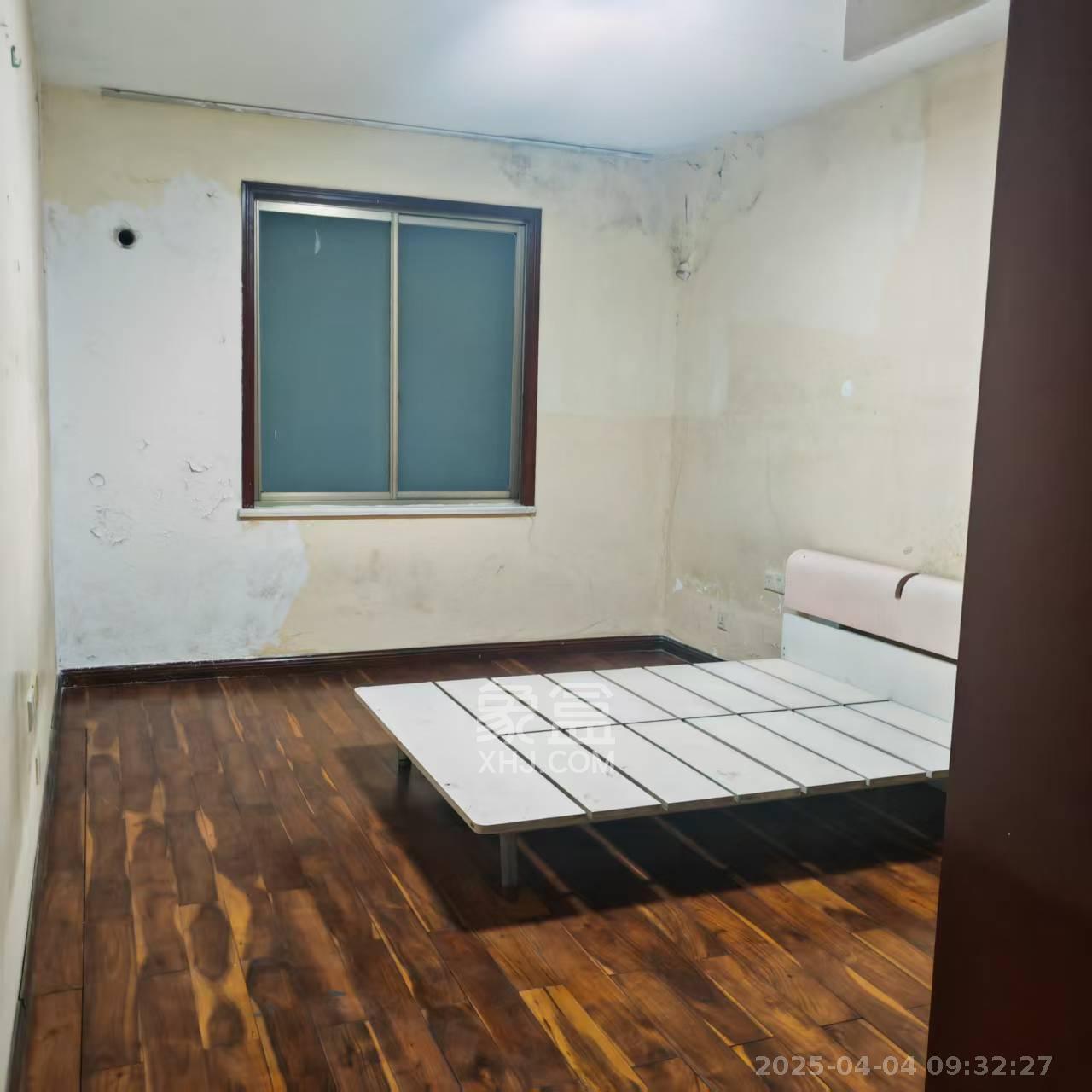 芙蓉公寓 4室2厅1卫 3000.0元/月 芙蓉公寓 4室2厅1卫 3000.0元/月室内图