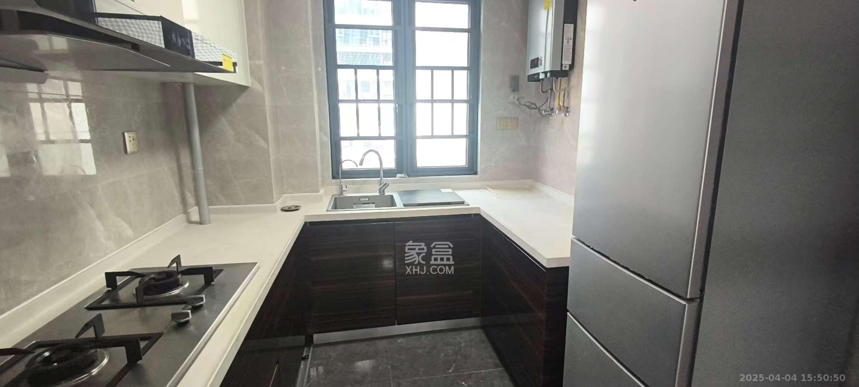 中海阅麓山二期  4室2厅2卫   3800.00元/月室内图