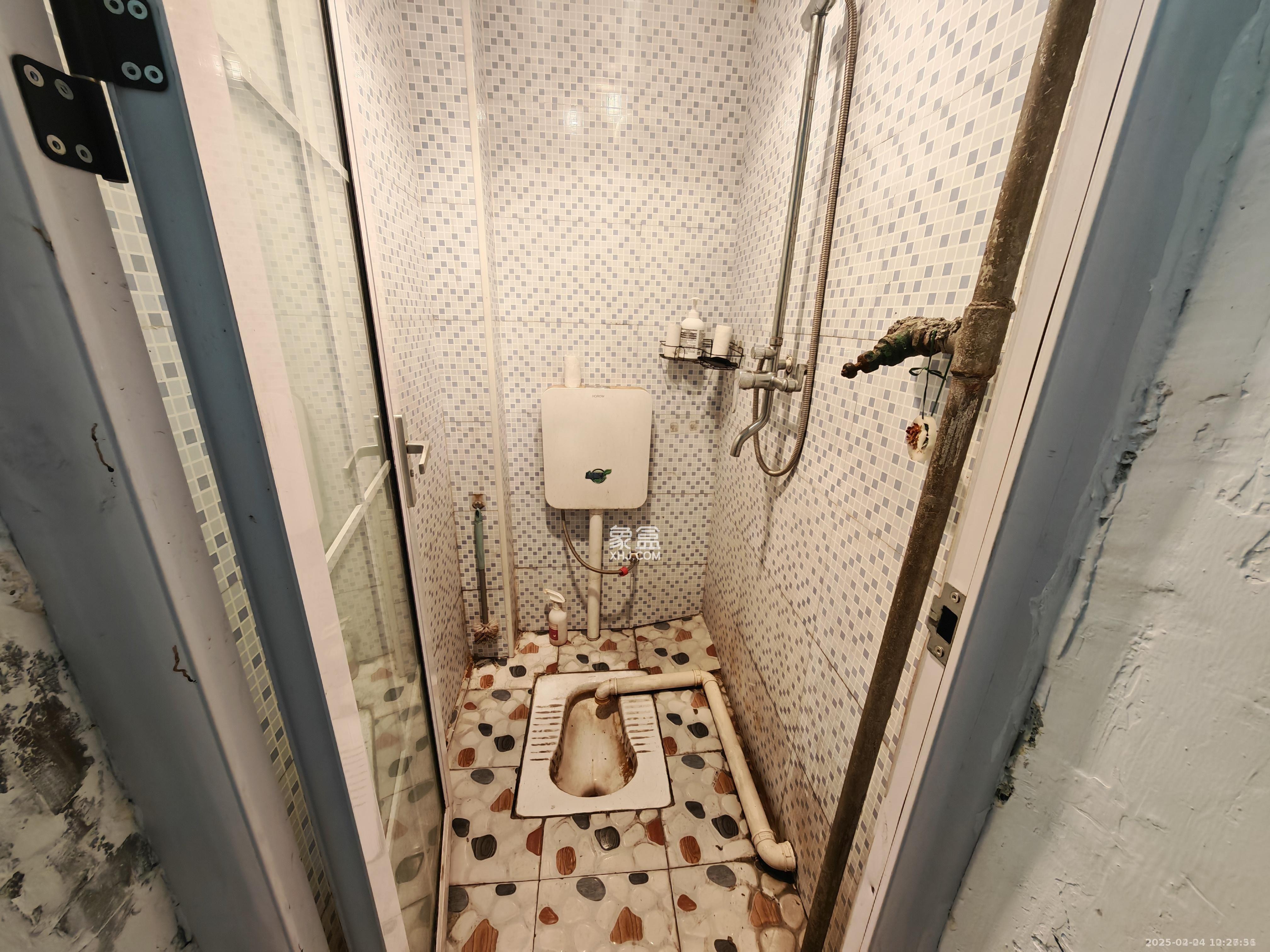 湘钢新二村 2室1厅1卫 15.0万 湘钢新二村 2室1厅1卫 15.0万卫生间