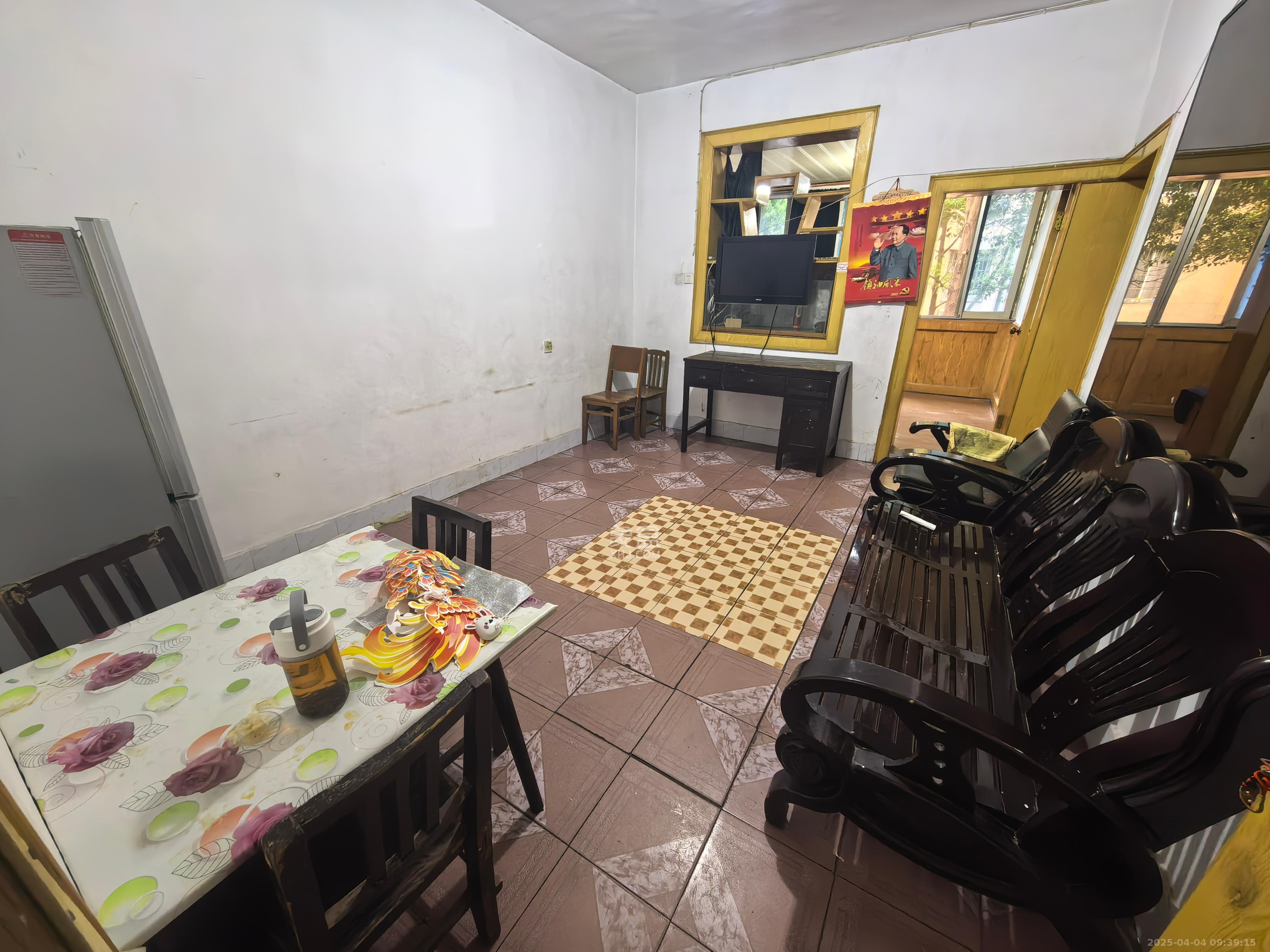 军属新村 1室1厅1卫 1000.0元/月 军属新村 1室1厅1卫 1000.0元/月室内图