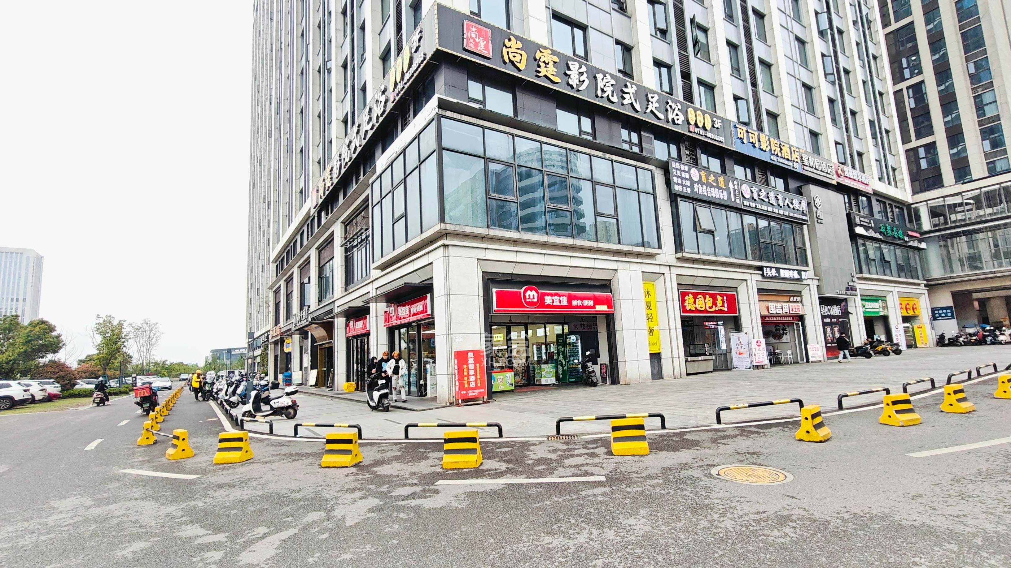 新城悦隽公园   276.76㎡     13000.00元/月室内图