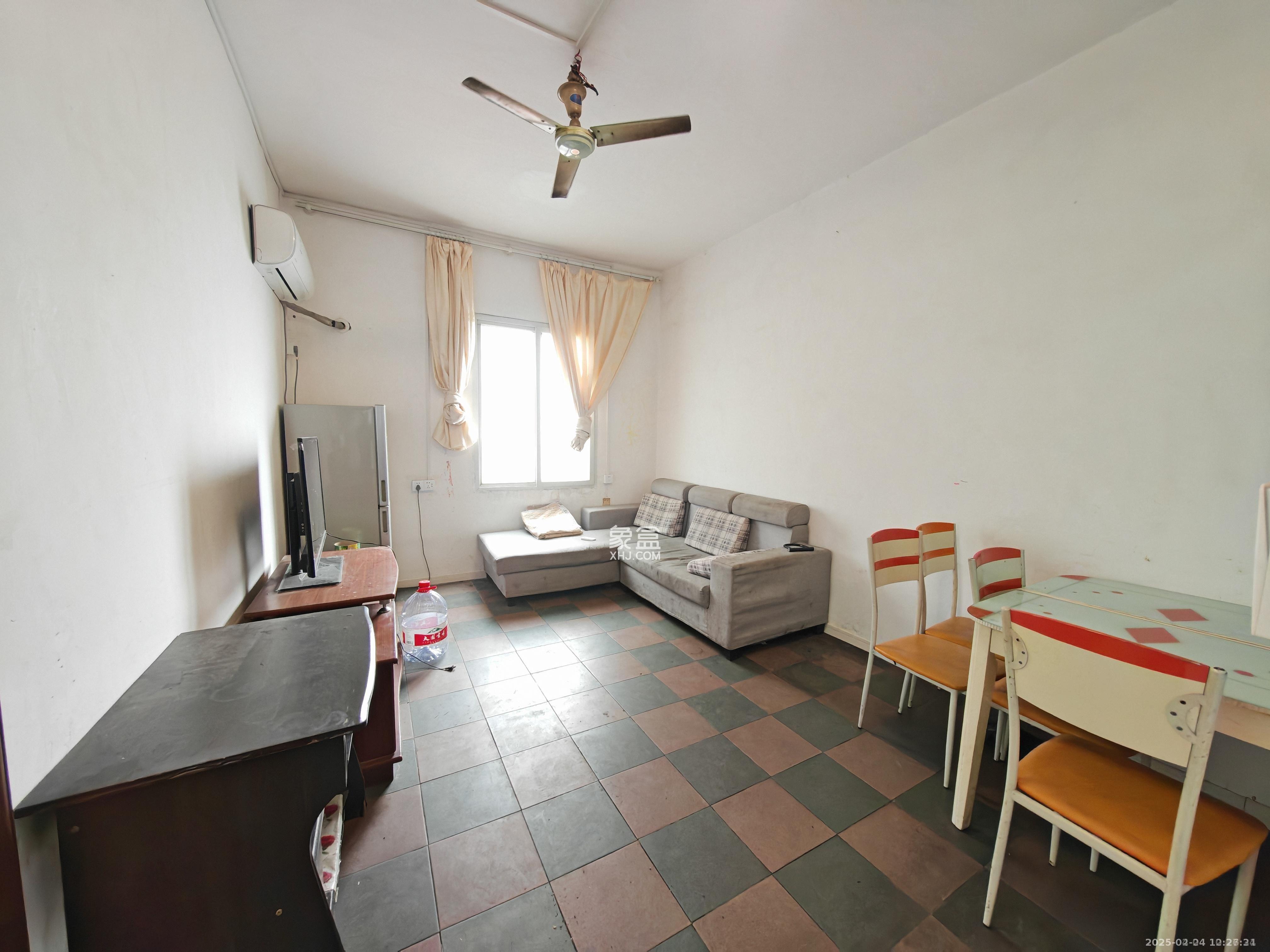 湘钢新二村 2室1厅1卫 15.0万 湘钢新二村 2室1厅1卫 15.0万客厅