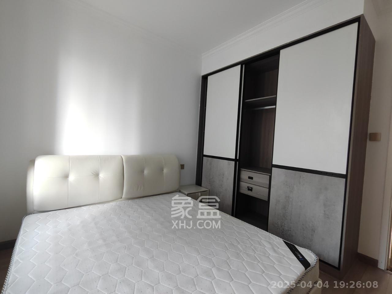 洋湖时代 3室2厅1卫 2350.0元/月 洋湖时代 3室2厅1卫 2350.0元/月室内图