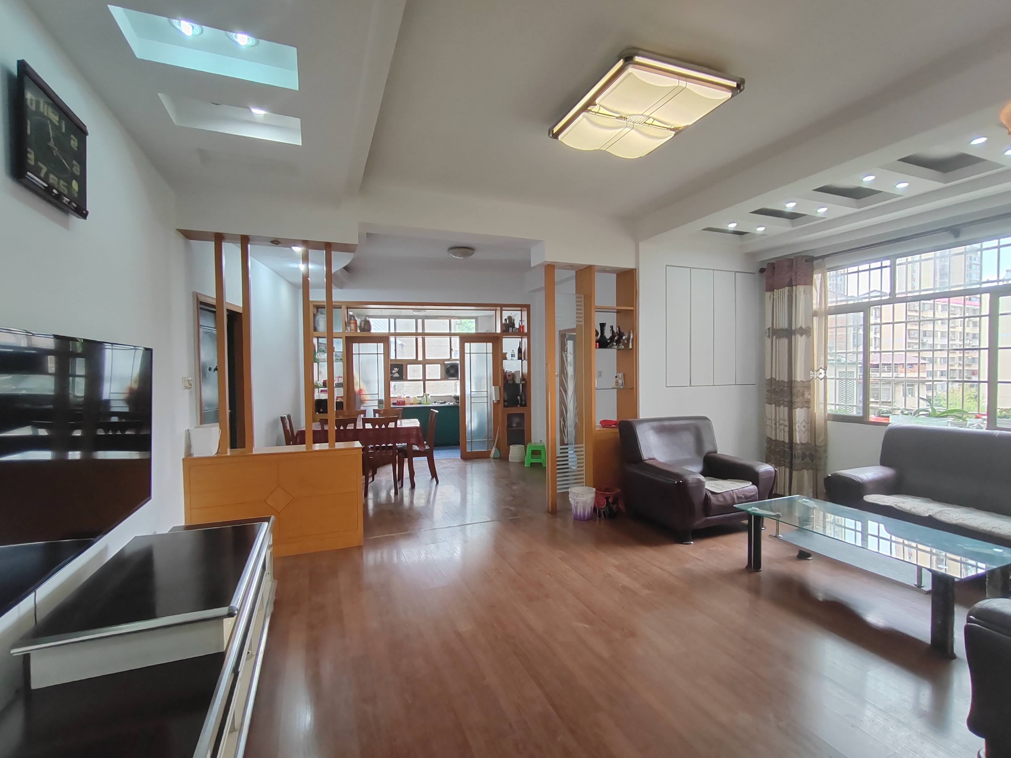 娄星区散盘 3室2厅2卫 41.8万 娄星区散盘 3室2厅2卫 41.8万客厅