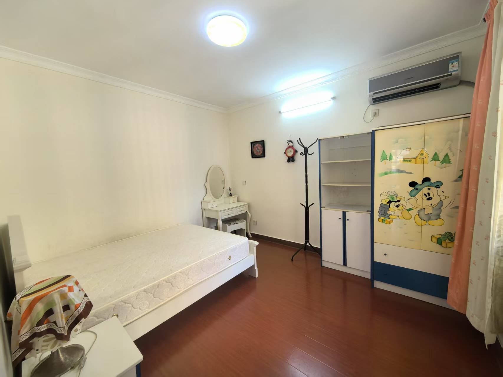 水岸阳光B小区  4室2厅2卫    2600.0元/月 水岸阳光B小区  4室2厅2卫    2600.0元/月室内图