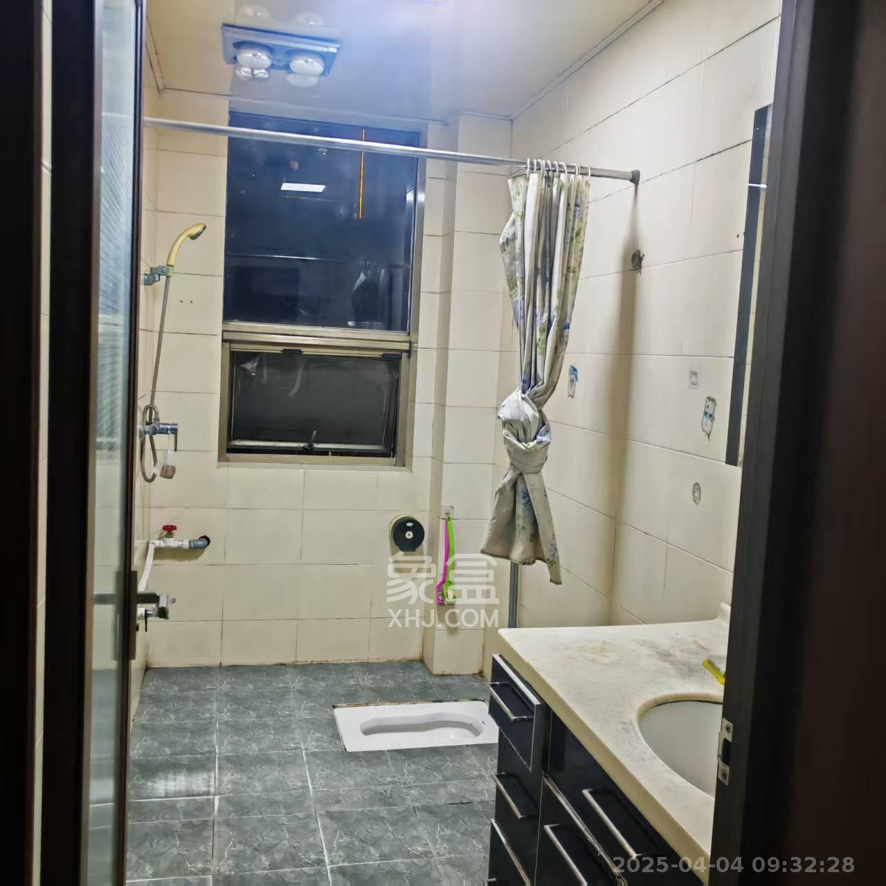 芙蓉公寓 4室2厅1卫 3000.0元/月 芙蓉公寓 4室2厅1卫 3000.0元/月室内图