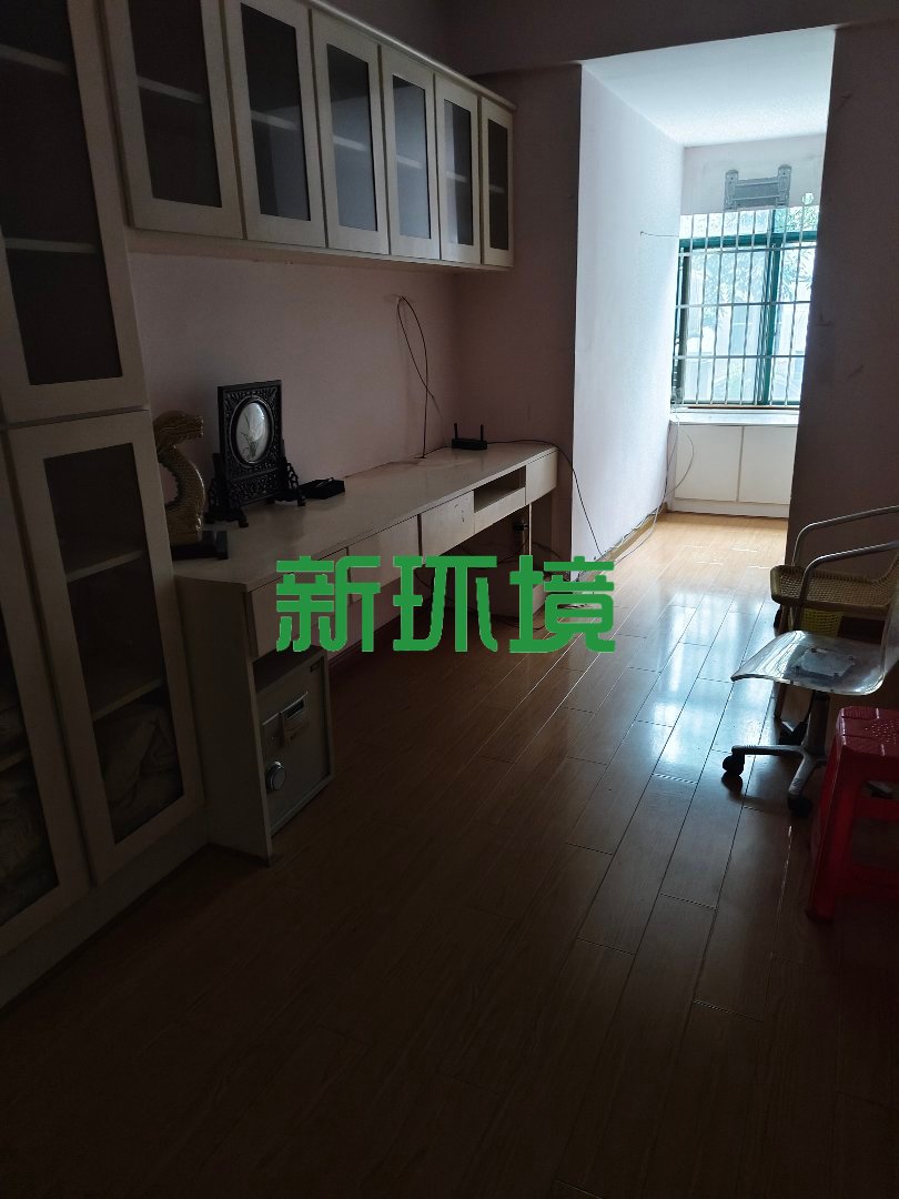 鼎泰逸景园  1室0厅0卫   135.00万客厅