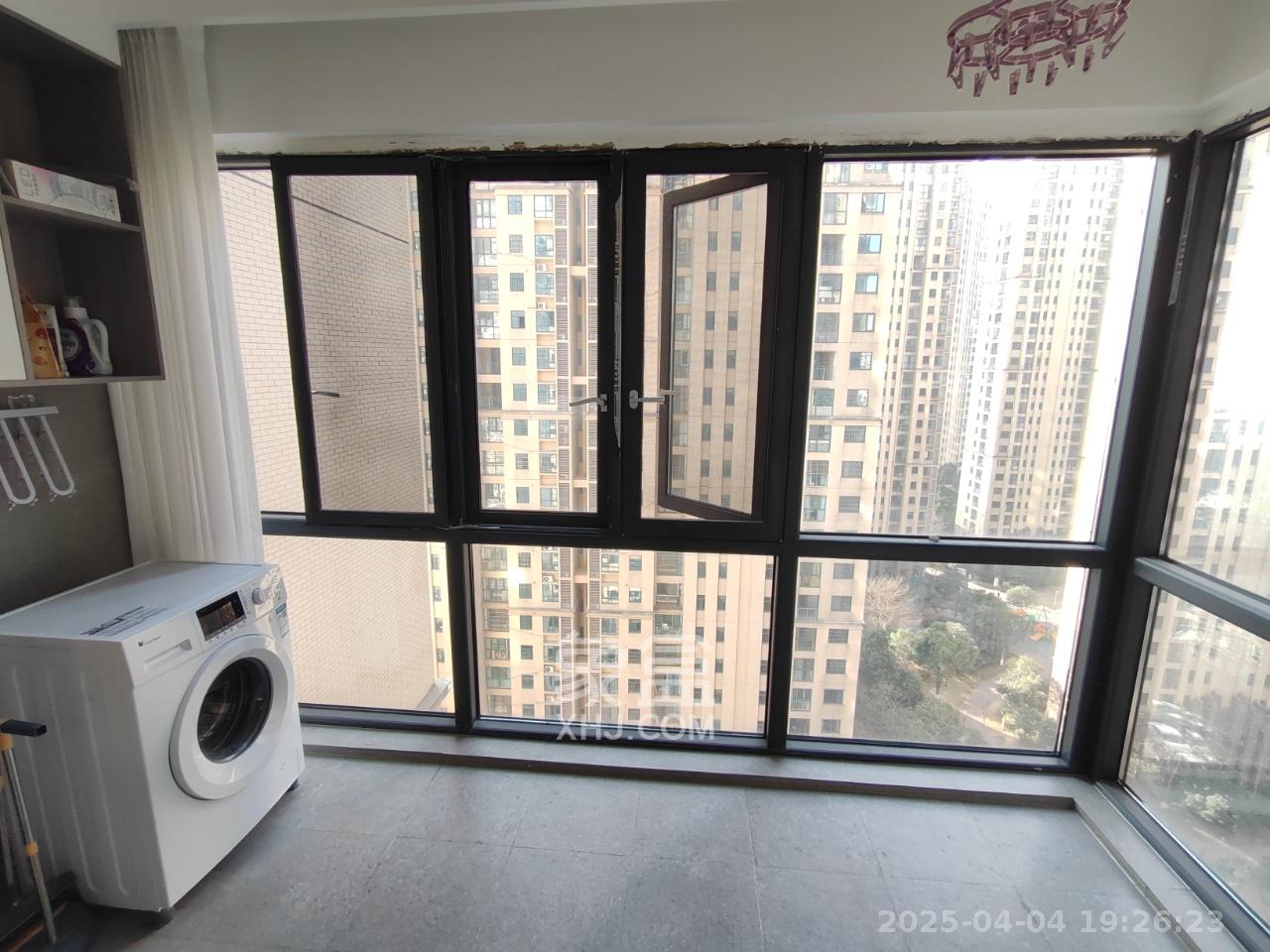 洋湖时代 3室2厅1卫 2350.0元/月 洋湖时代 3室2厅1卫 2350.0元/月室内图