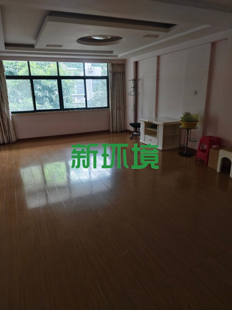 鼎泰逸景园  1室0厅0卫   135.00万客厅