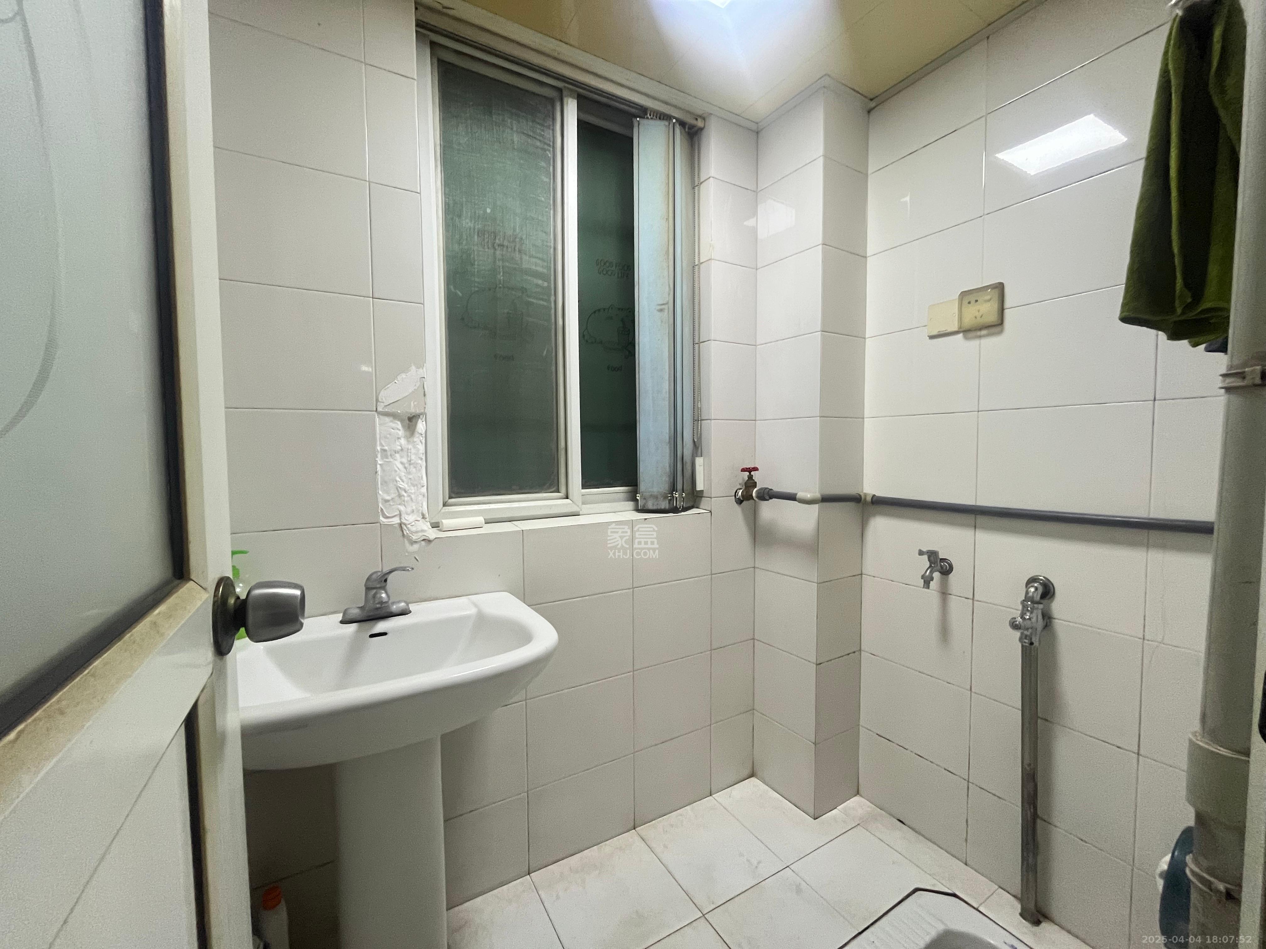 恩瑞麓山名园(龙王港小区) 3室2厅2卫 2500.0元/月 恩瑞麓山名园(龙王港小区) 3室2厅2卫 2500.0元/月室内图