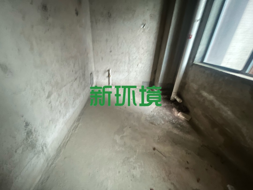 东方明珠  5室2厅2卫   71.00万客厅