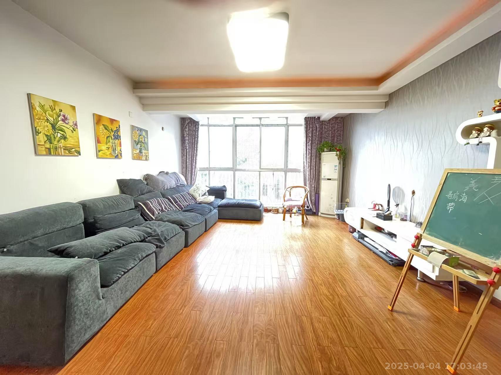 阳光100三期  4室2厅2卫    3500.0元/月室内图1