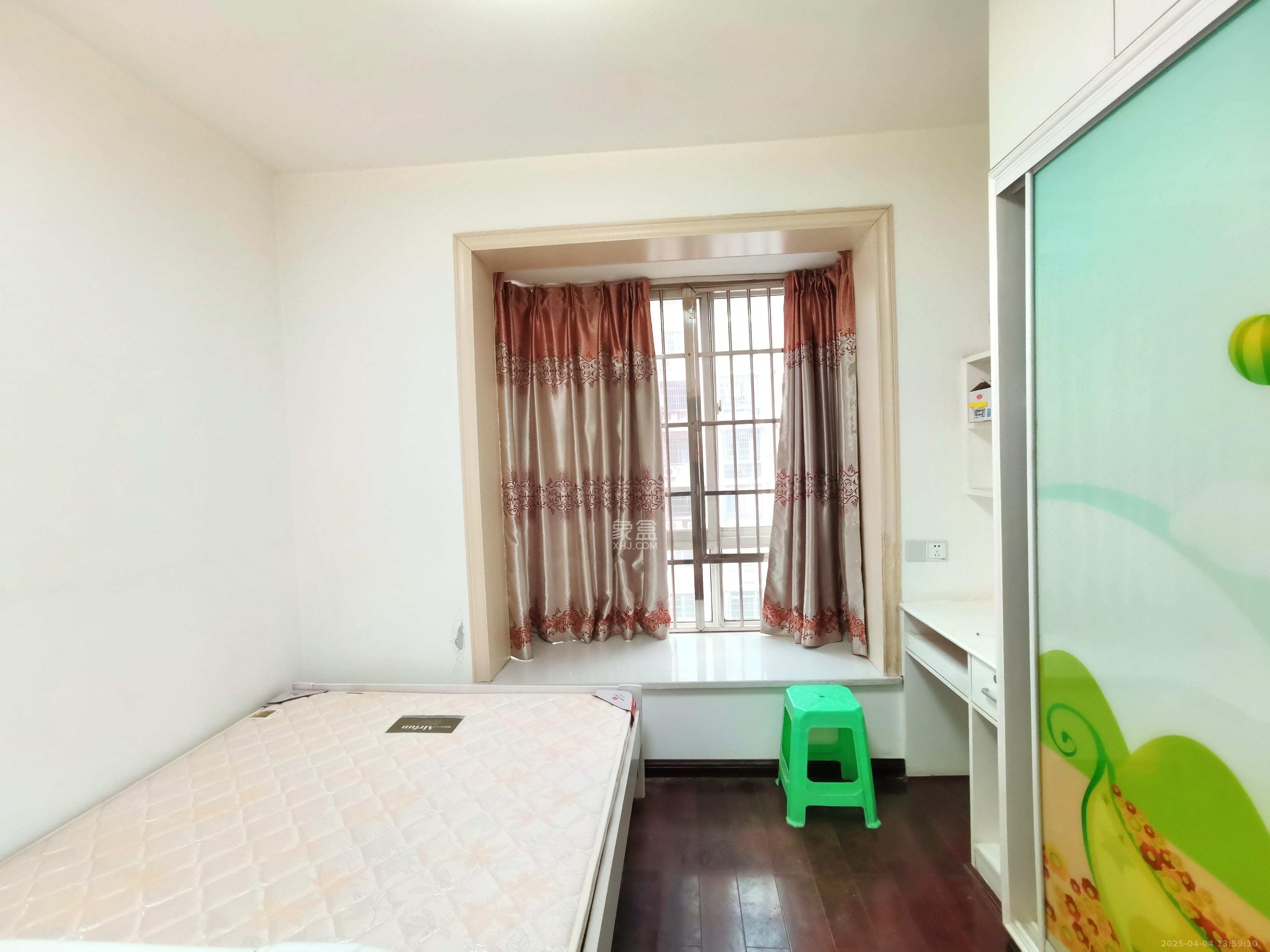 山语城一期  3室2厅2卫   2300.00元/月室内图