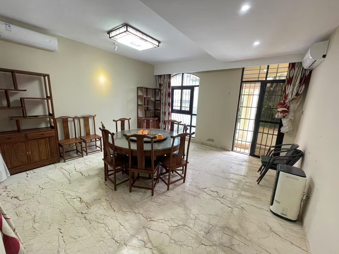 翡翠水城联排别墅  5室2厅3卫    390.0万 翡翠水城联排别墅  5室2厅3卫    390.0万室内图