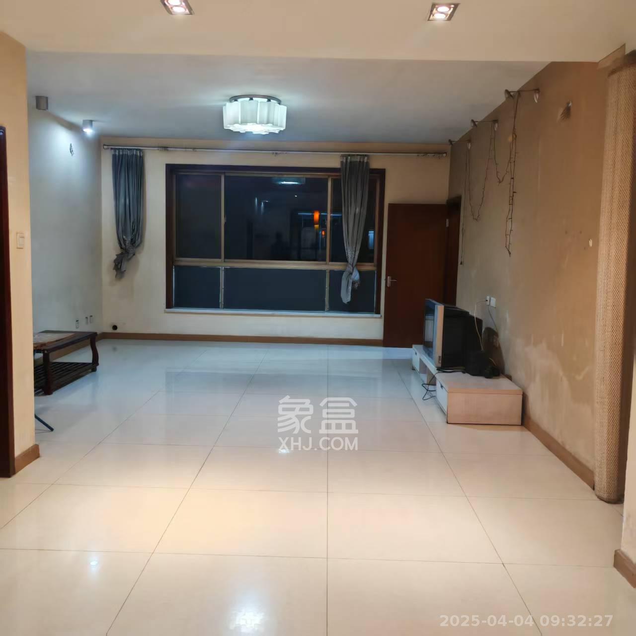 芙蓉公寓 4室2厅1卫 3000.0元/月 芙蓉公寓 4室2厅1卫 3000.0元/月室内图