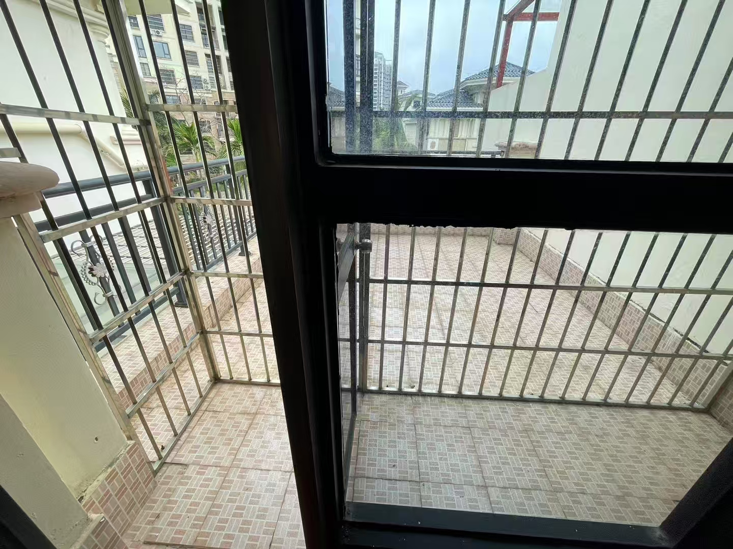 翡翠水城联排别墅  5室2厅3卫    390.0万 翡翠水城联排别墅  5室2厅3卫    390.0万室内图