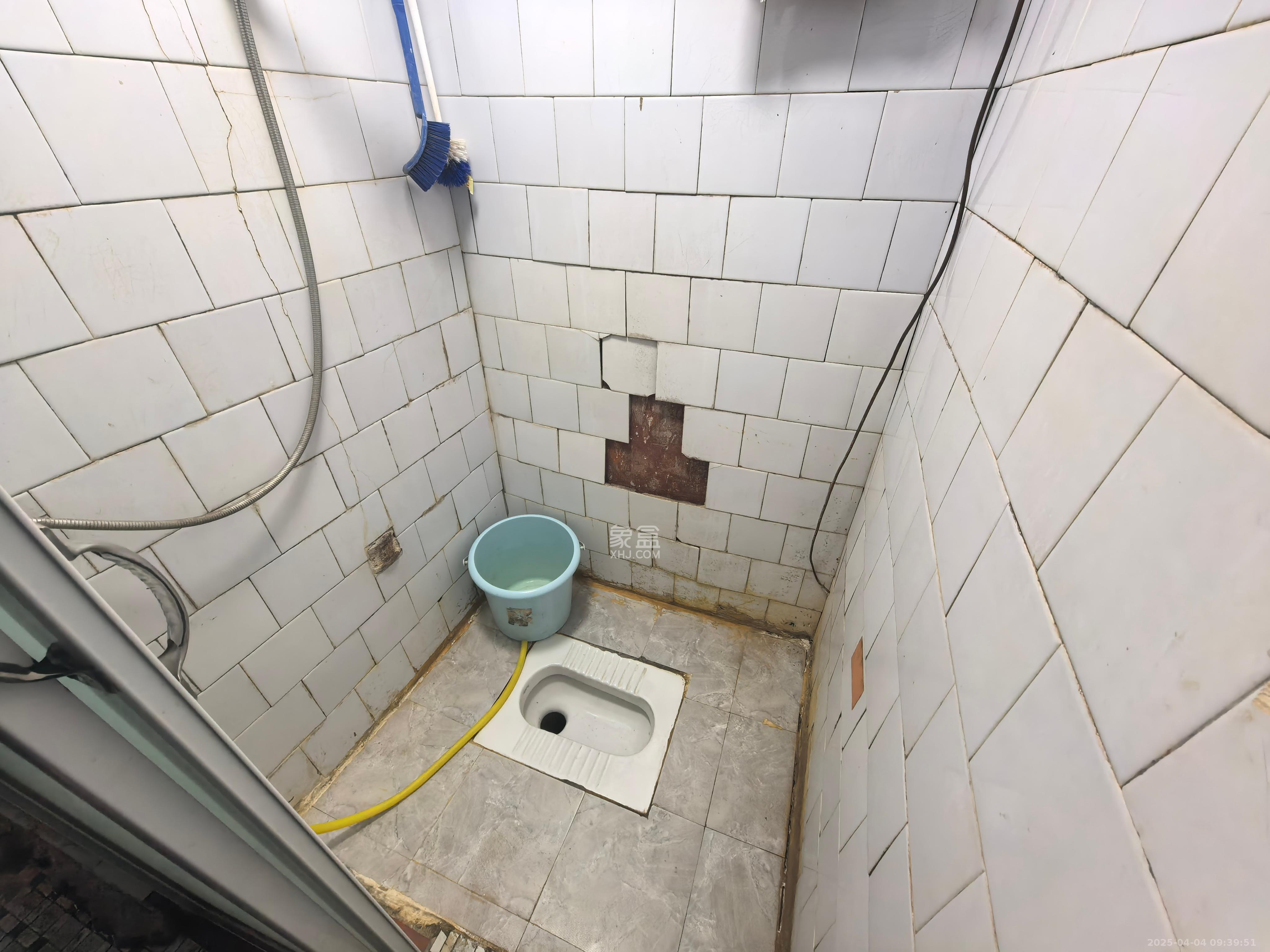 军属新村 1室1厅1卫 1000.0元/月 军属新村 1室1厅1卫 1000.0元/月室内图