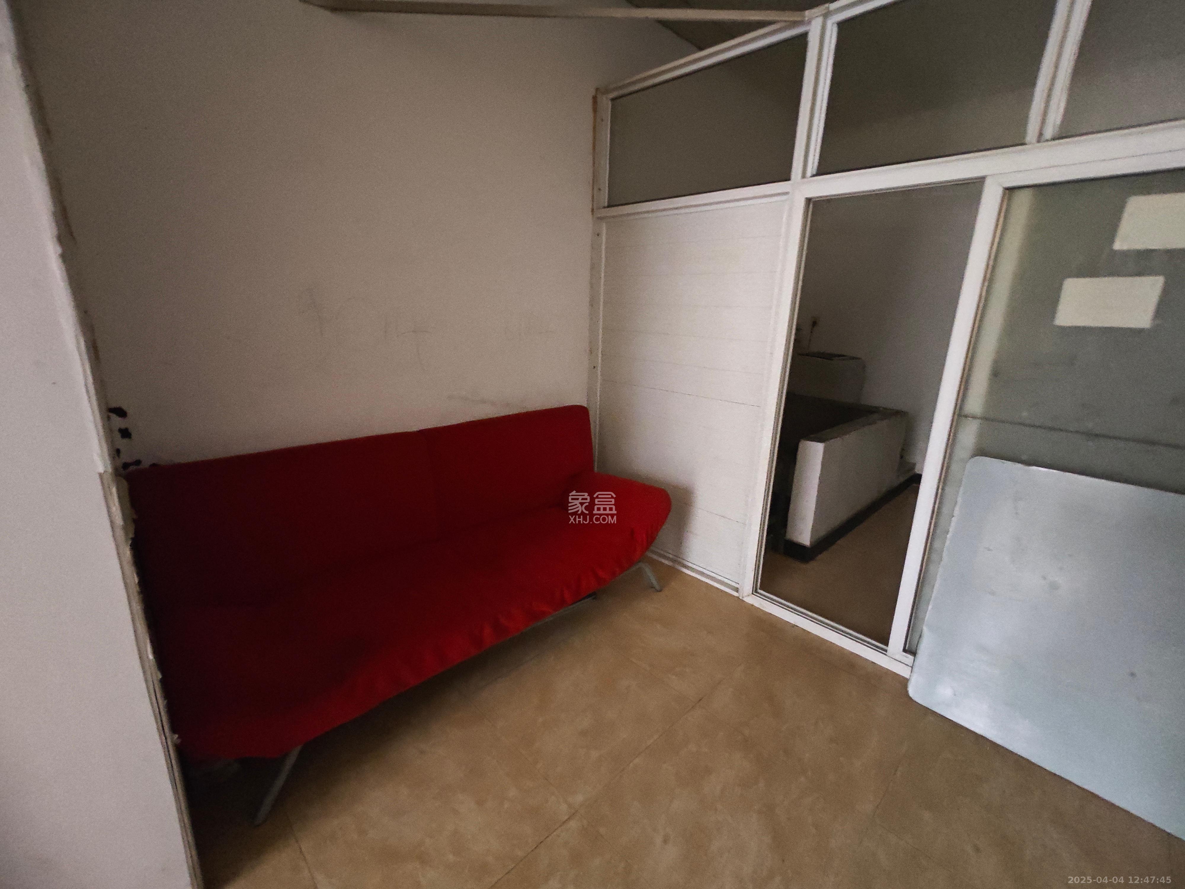 高信向日葵  1室2厅1卫    900.0元/月 高信向日葵  1室2厅1卫    900.0元/月室内图